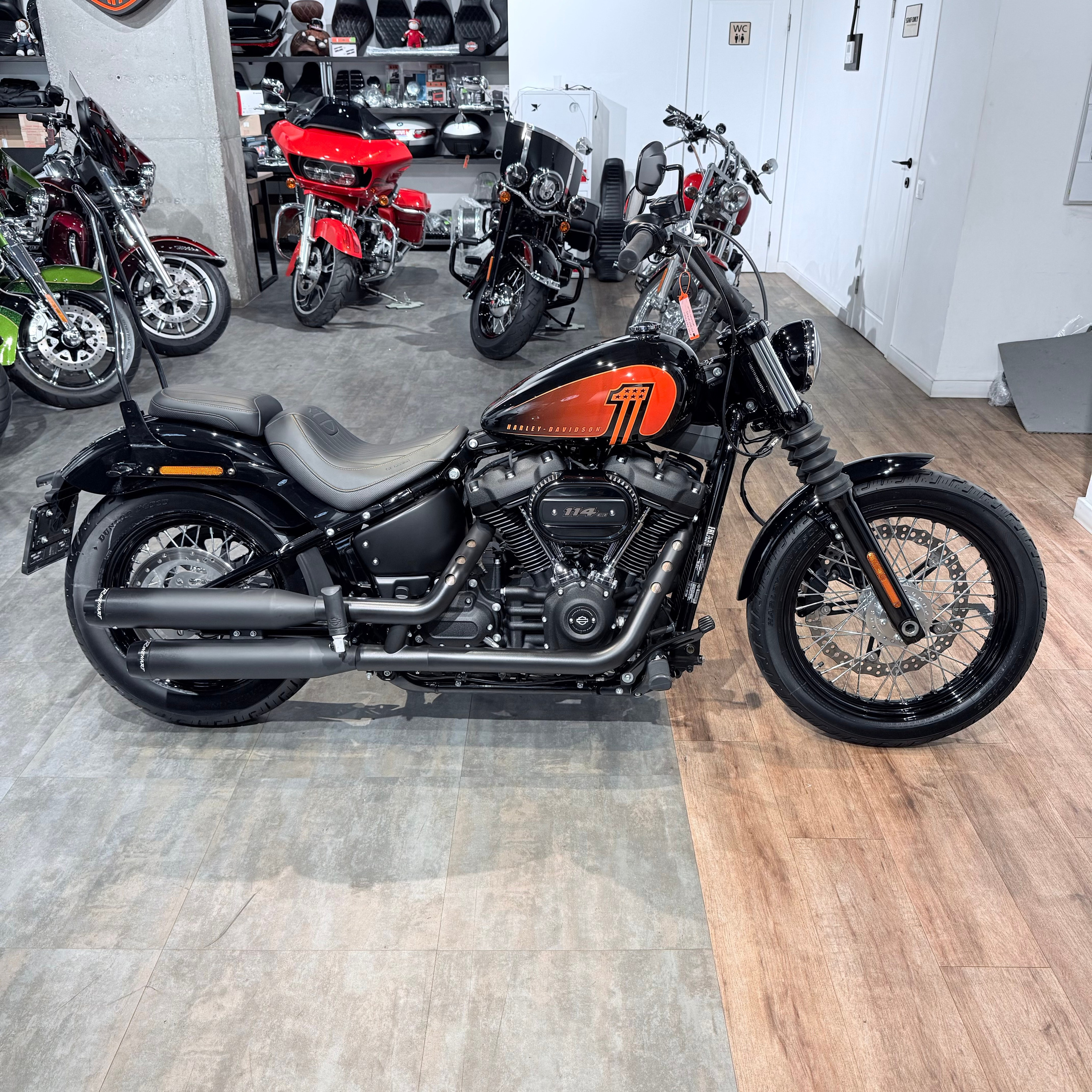 2021 Street Воb Вlack Ваjа Orаngе. Hello Davidson, Москва. Только хорошие мотоциклы…