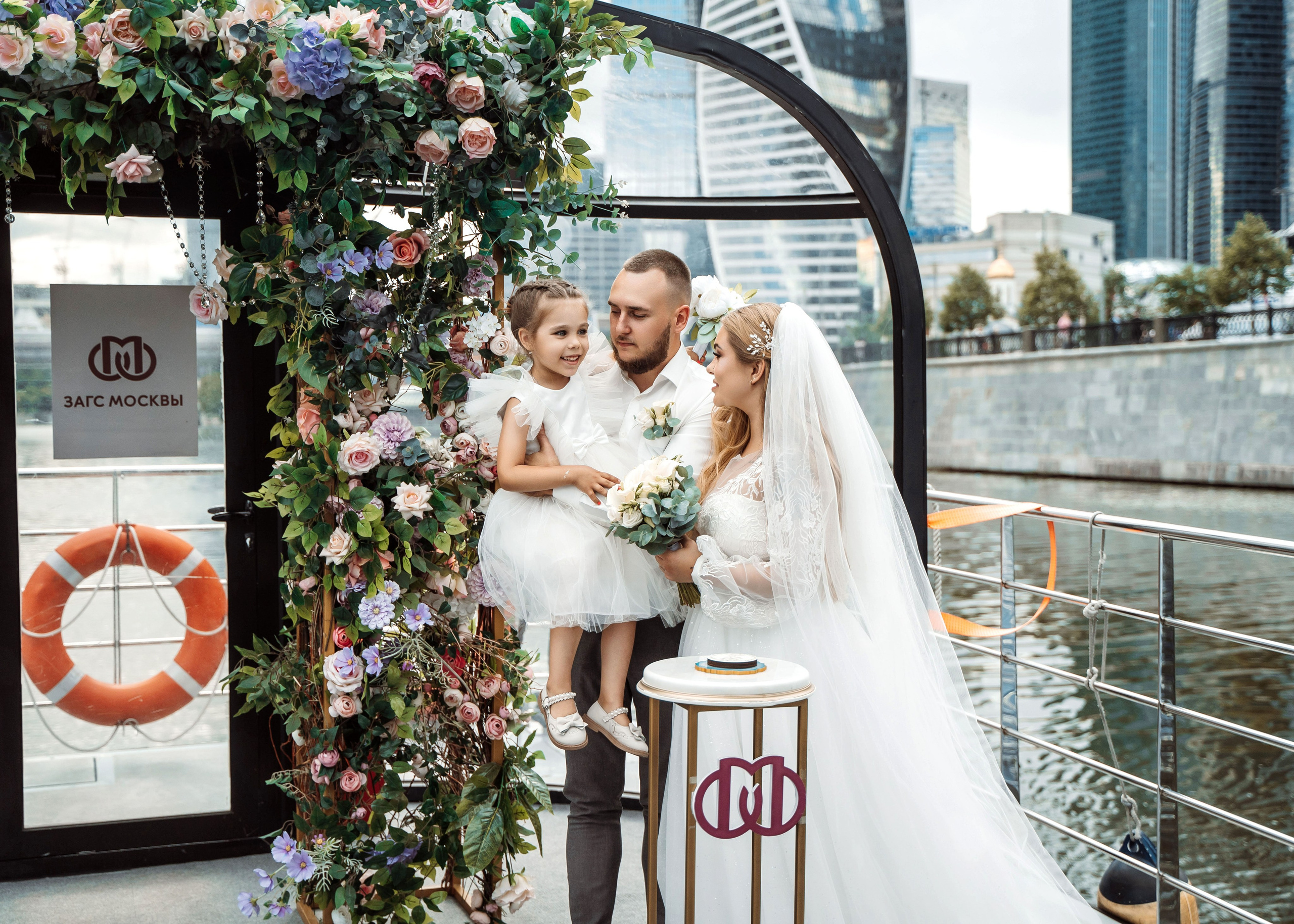 Елена и Александр. Регистрация и прогулка. Фотограф и видеограф в Москве и Московской области Мария Вишня