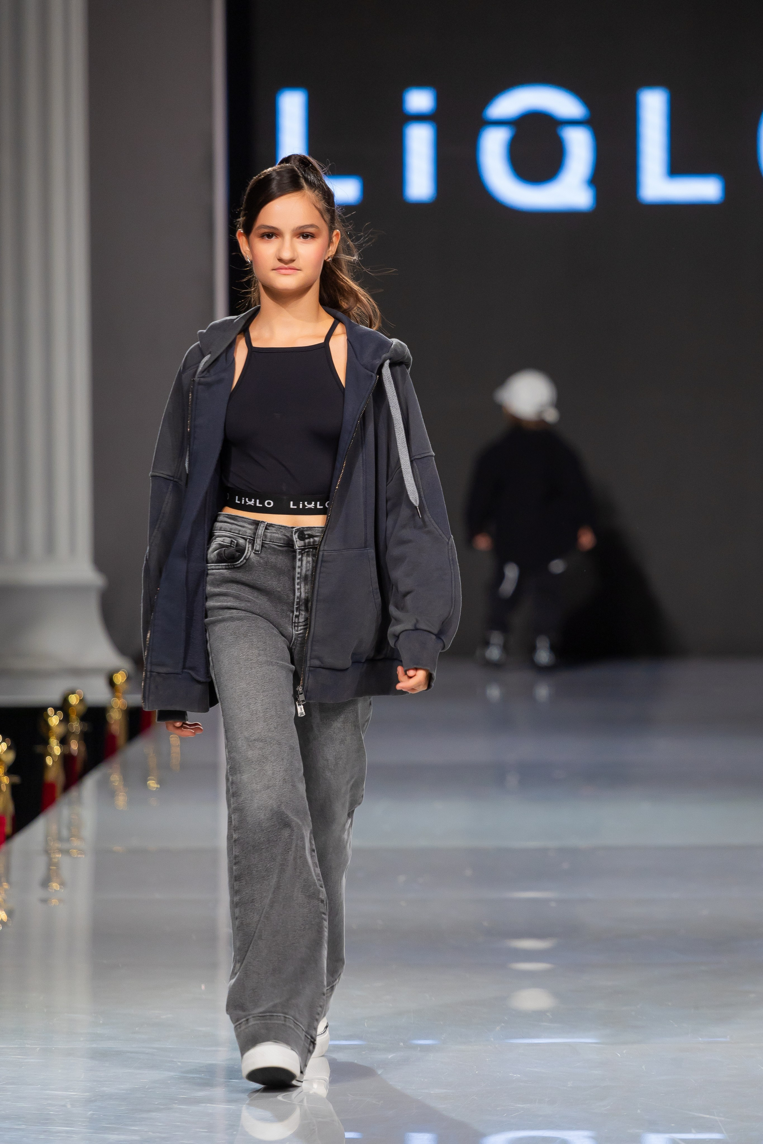 Estet Fashion Week. Photomantis