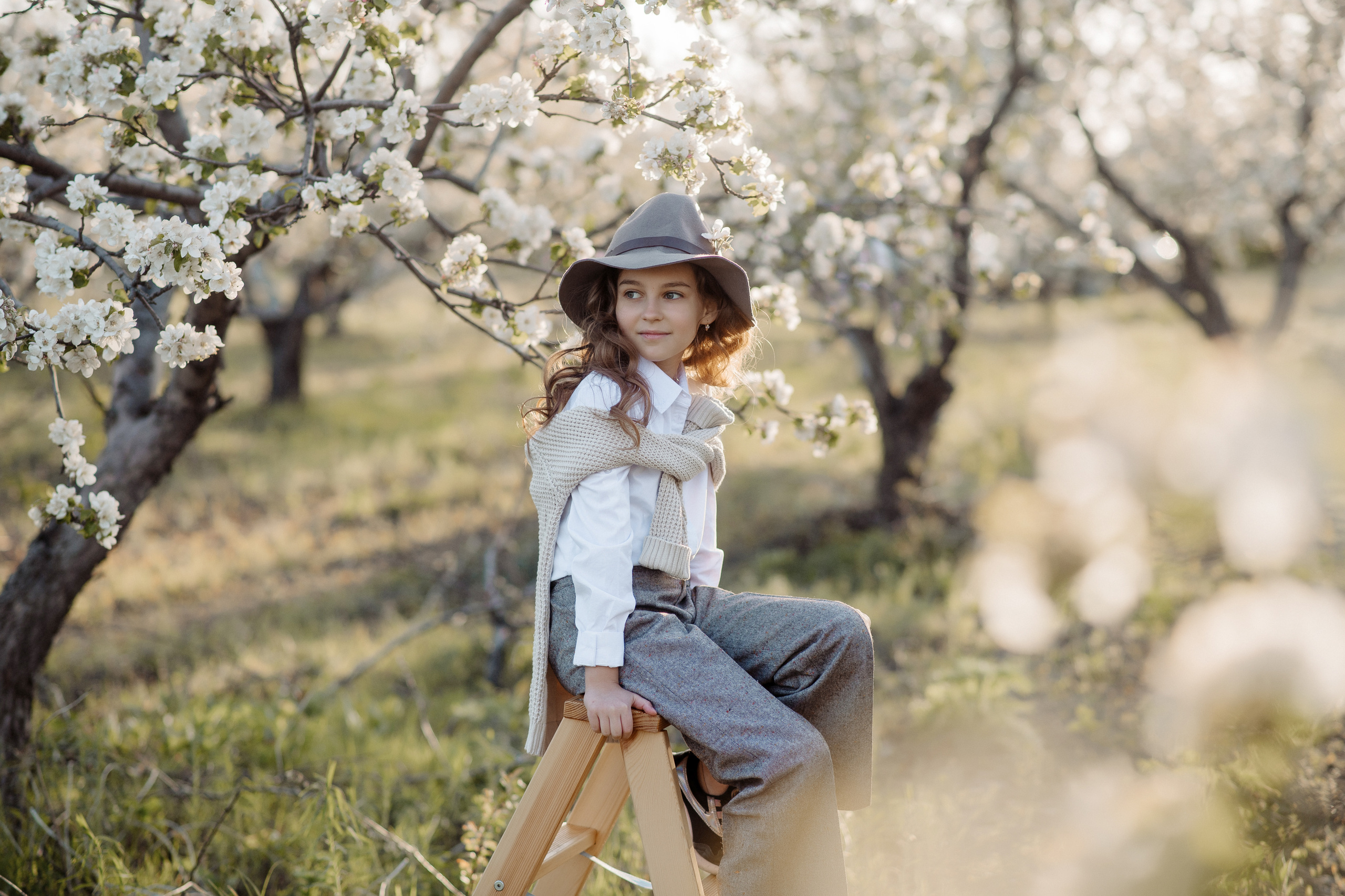 Марина и Иришка в цветущих садах. Фотограф Мария Стрелкова