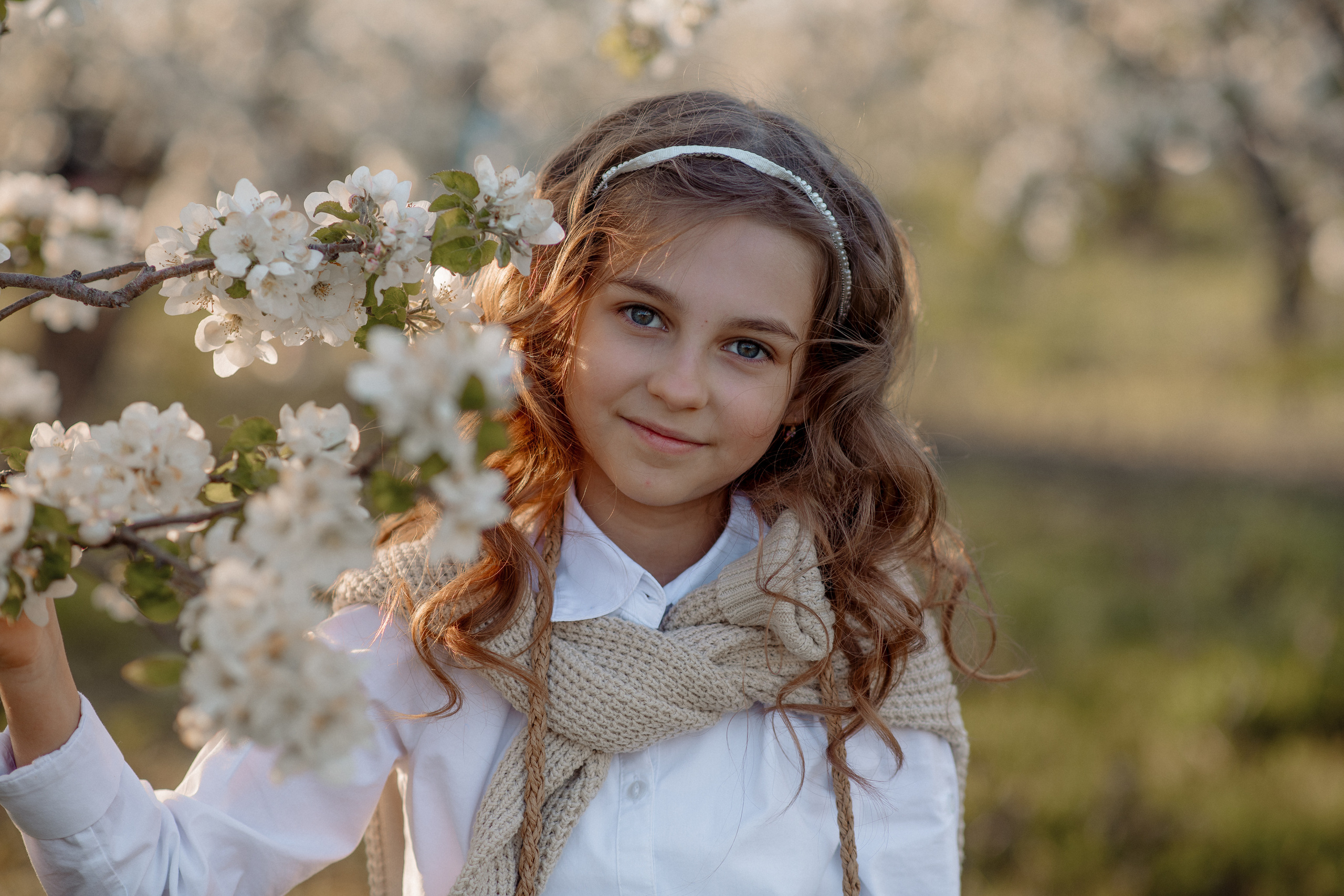 Марина и Иришка в цветущих садах. Фотограф Мария Стрелкова