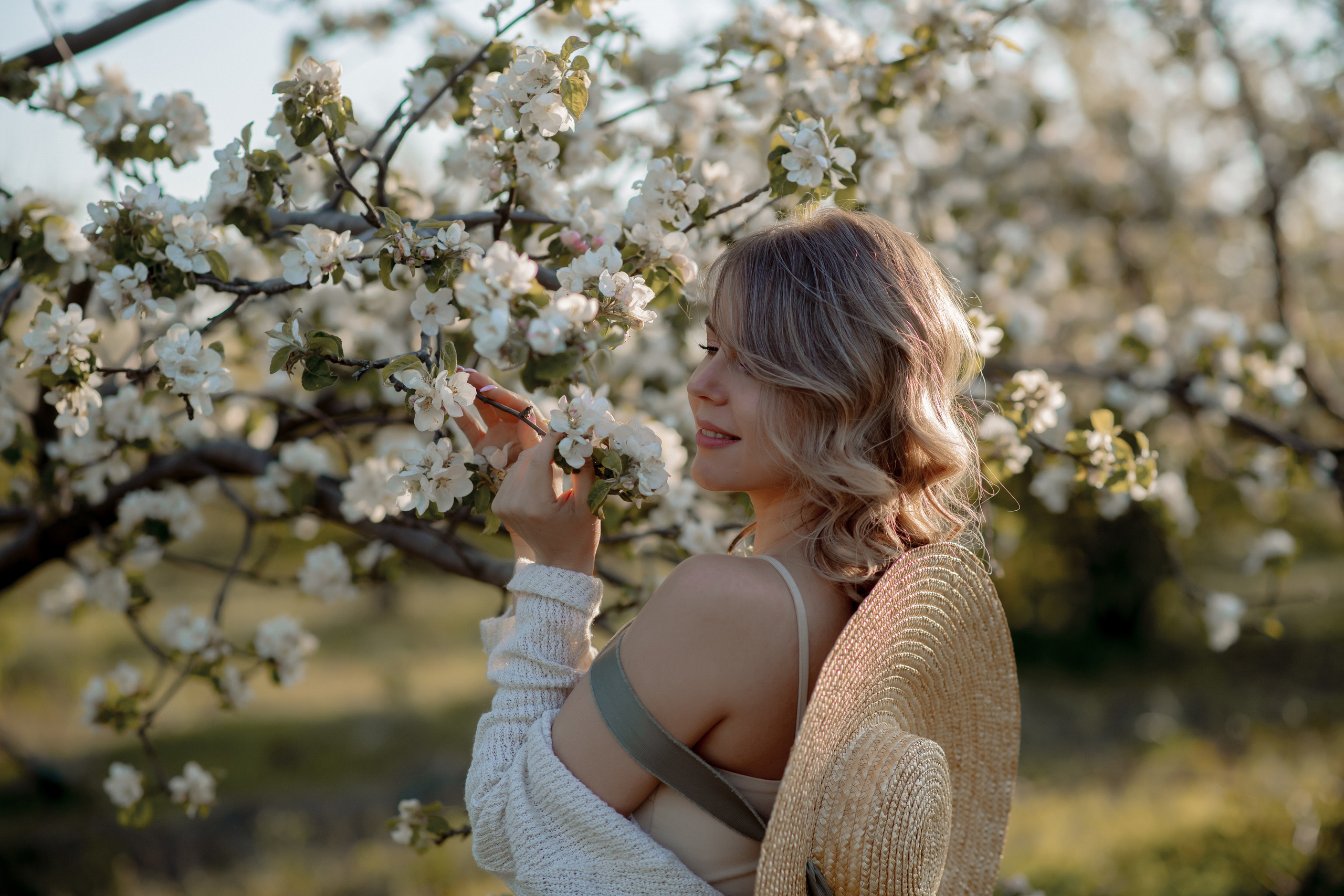 Марина и Иришка в цветущих садах. Фотограф Мария Стрелкова