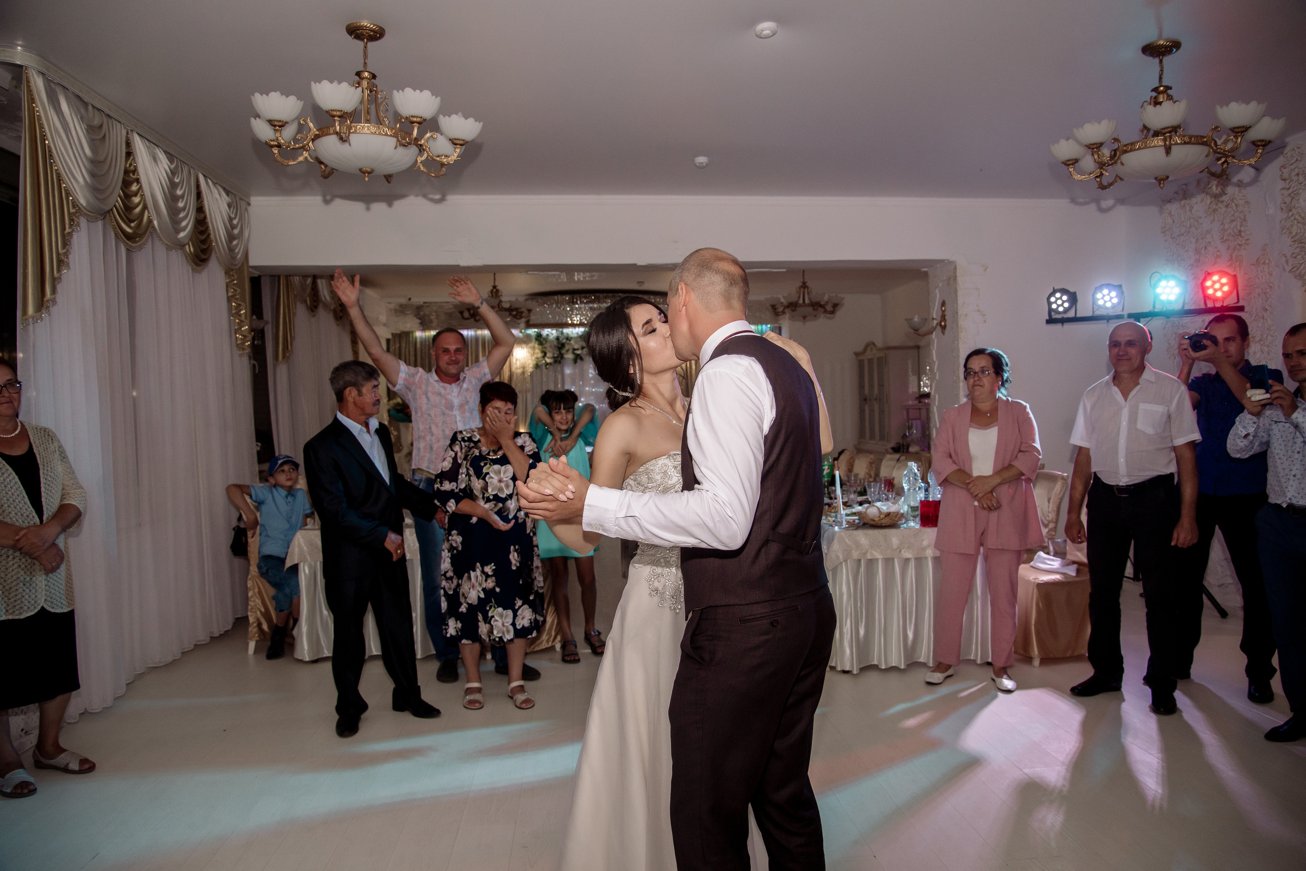 Евгений и Айнагуль. Фотограф Мария Стрелкова