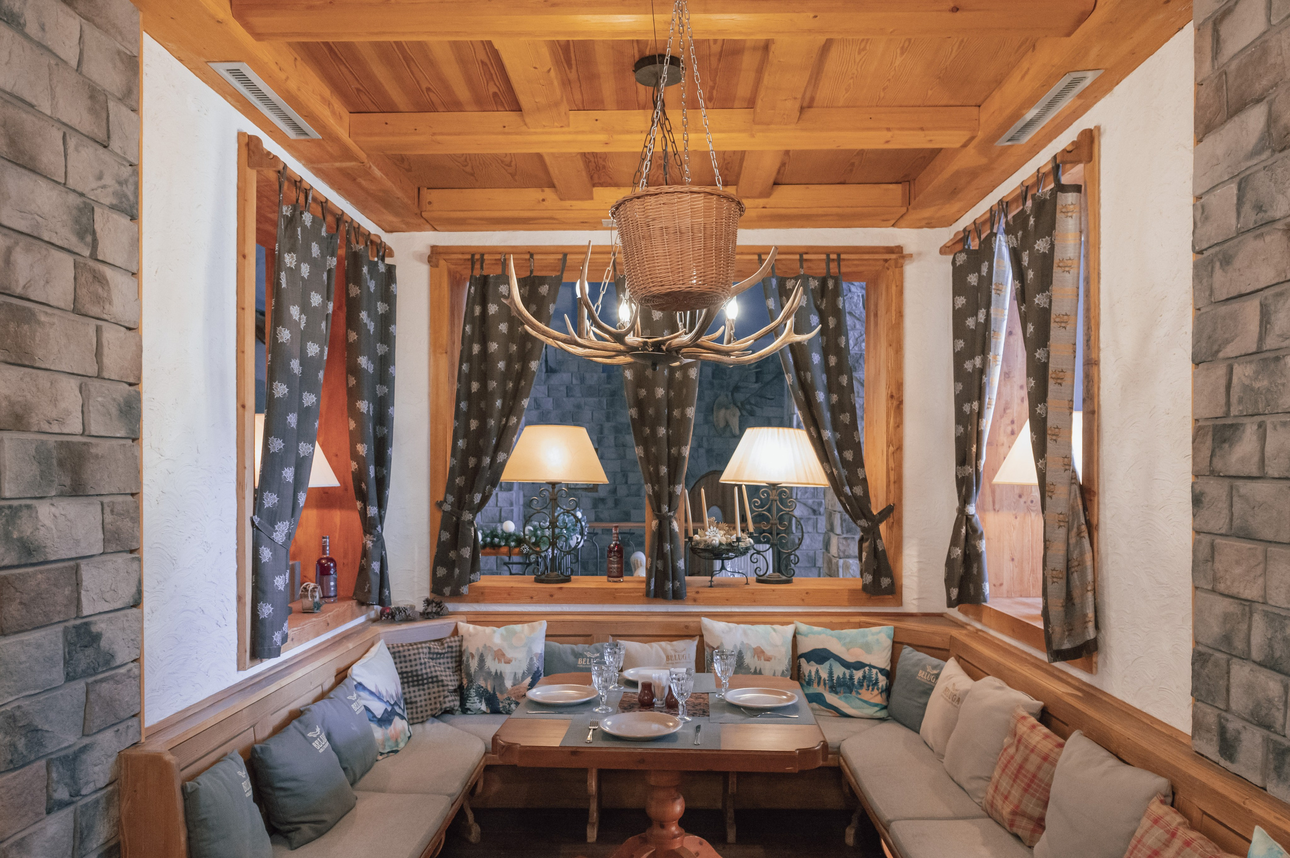 Ресторан «Шале» на курорте Газпром Поляна. Репортажный фотограф в Красной Поляне и Сочи Павлюченко Екатерина