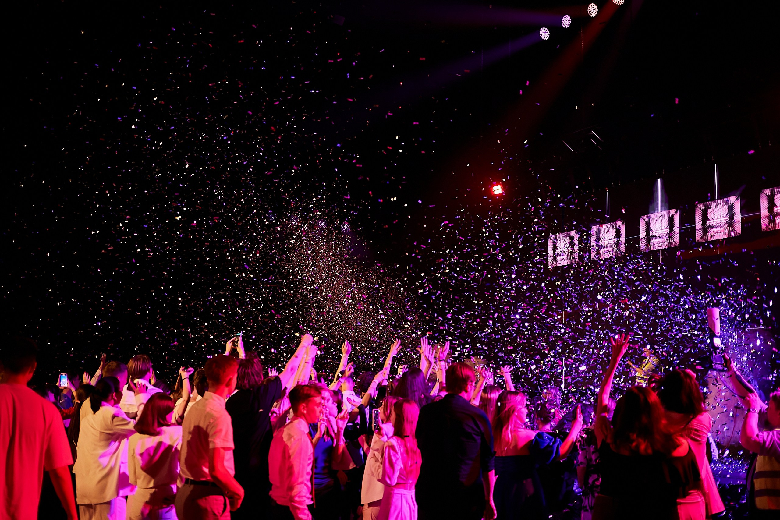 Выпускной 2024 концертный зал Академия ВТБ. Фотограф и Видеограф в Москве. Олег Корушев