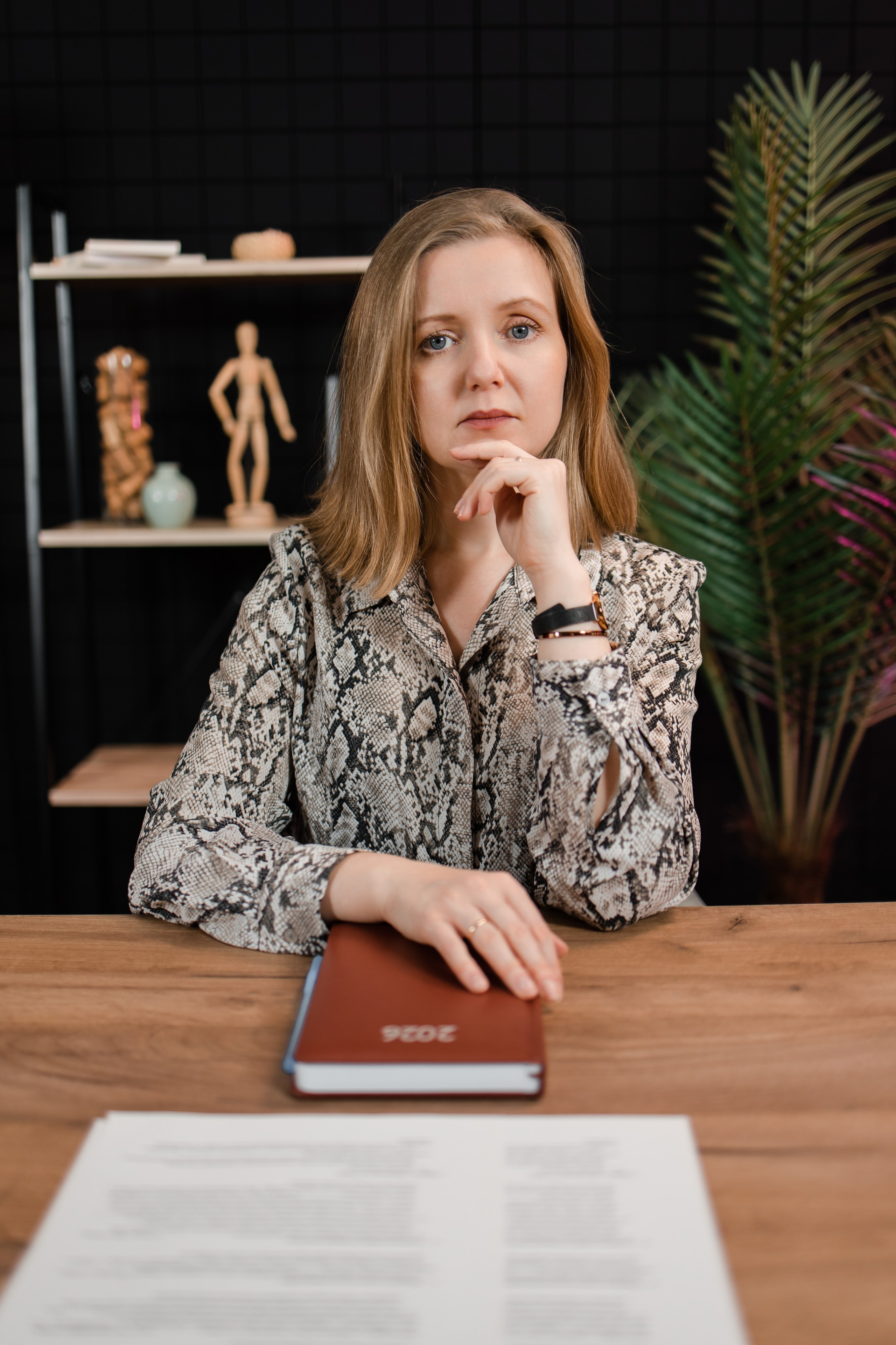 Стоимость индивидуальной фотосессии. Видеосъемка и фотосъемка свадеб. Фотограф и оператор на свадьбу. Видеосъемка подкастов, собственная видео-фотостудии. Предметная фотосъемка