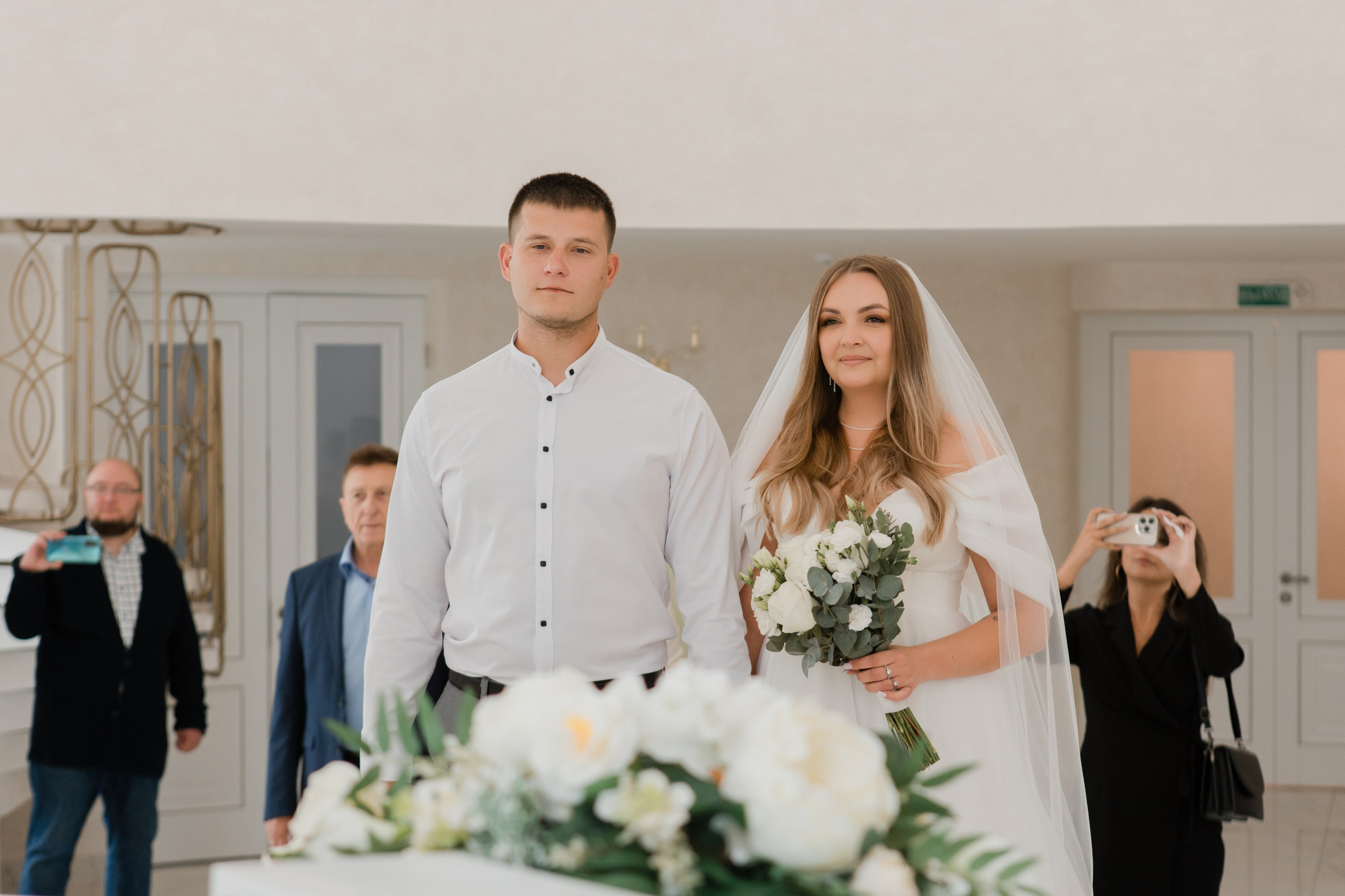 Отдел ЗАГС Администрации Фрунзенского района. Видеосъемка и фотосъемка свадеб. Фотограф и оператор на свадьбу. Видеосъемка подкастов, собственная видео-фотостудии. Предметная фотосъемка