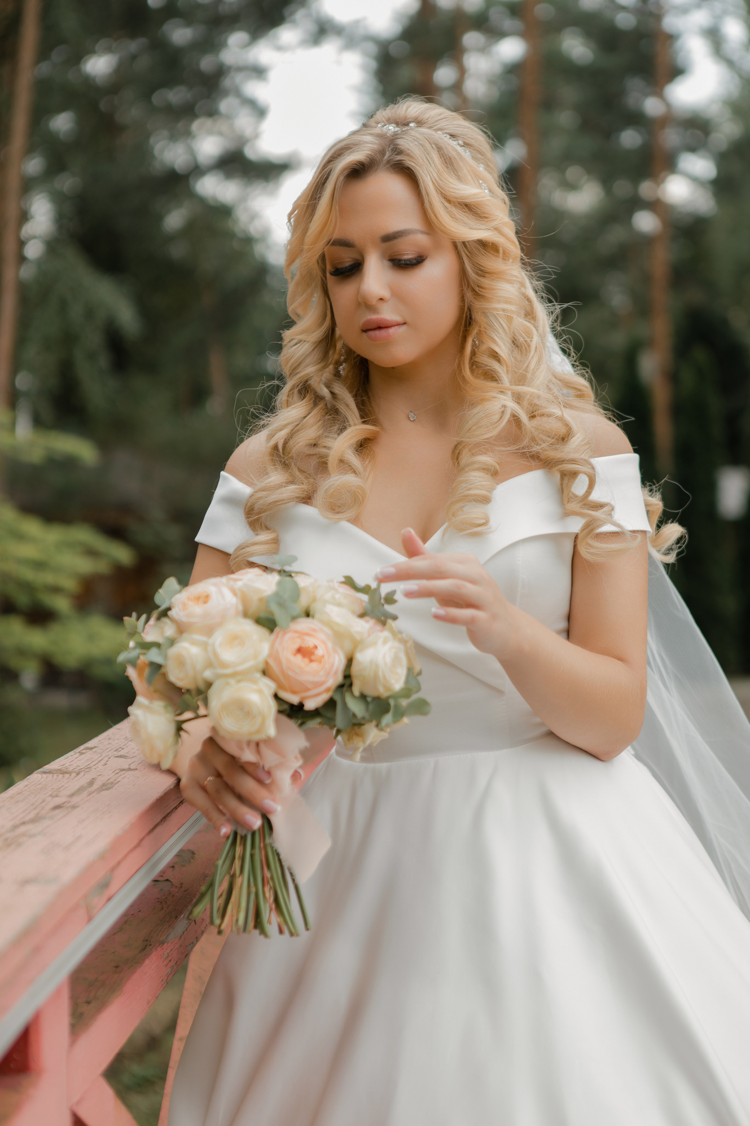 Юрий и Кристина. Видеосъемка и фотосъемка свадеб. Фотограф и оператор на свадьбу. Видеосъемка подкастов, собственная видео-фотостудии. Предметная фотосъемка