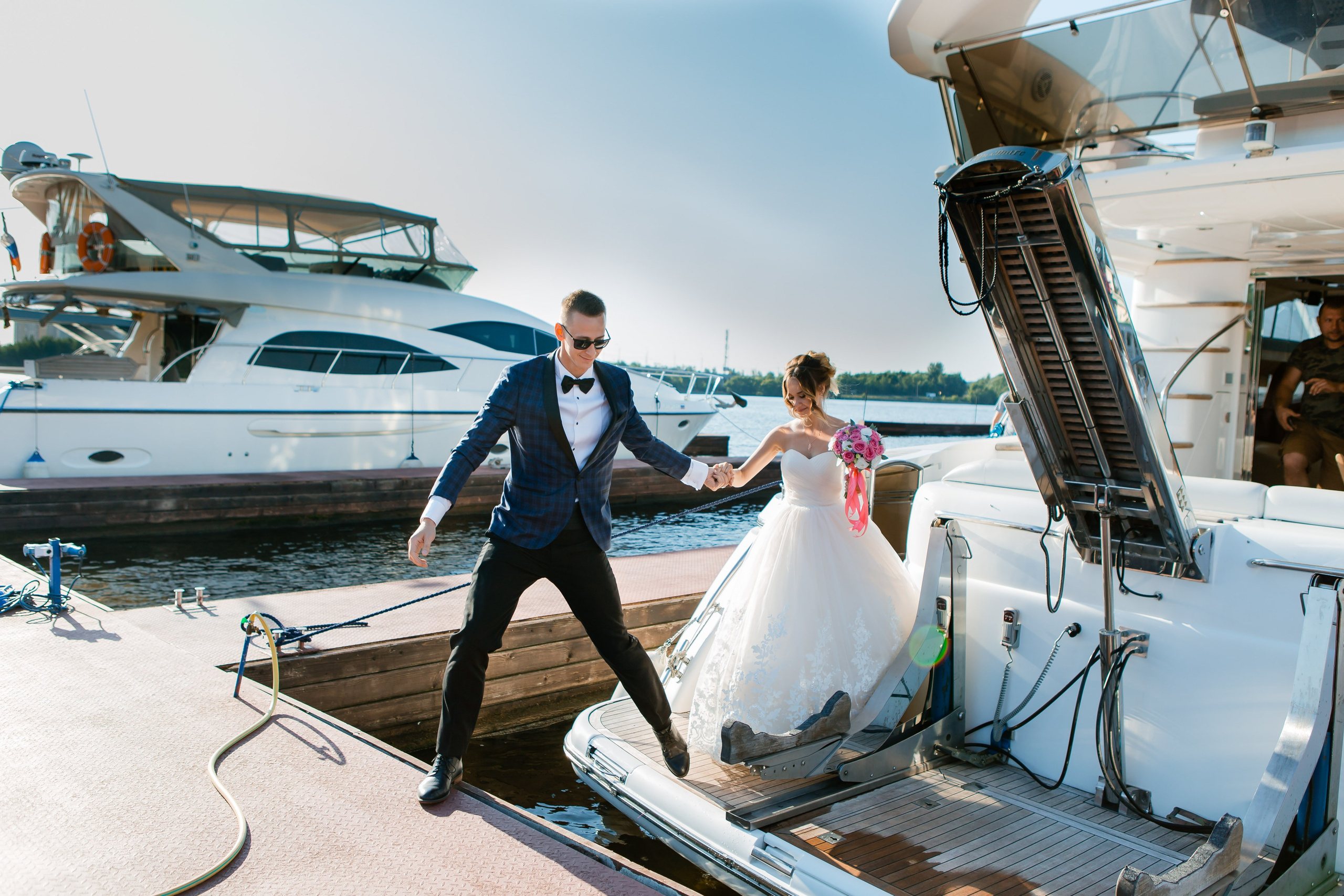 Денис и Ксения. Видеосъемка и фотосъемка свадеб. Фотограф и оператор на свадьбу. Видеосъемка подкастов, собственная видео-фотостудии. Предметная фотосъемка