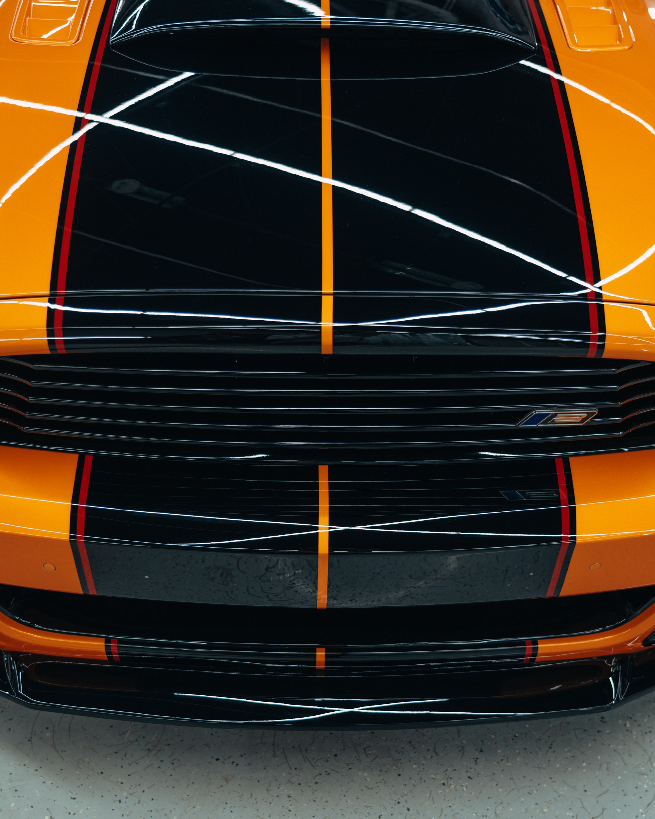 Ford Mustang Roush оранжевый окрас кузова и выкрас полос. DeLorein