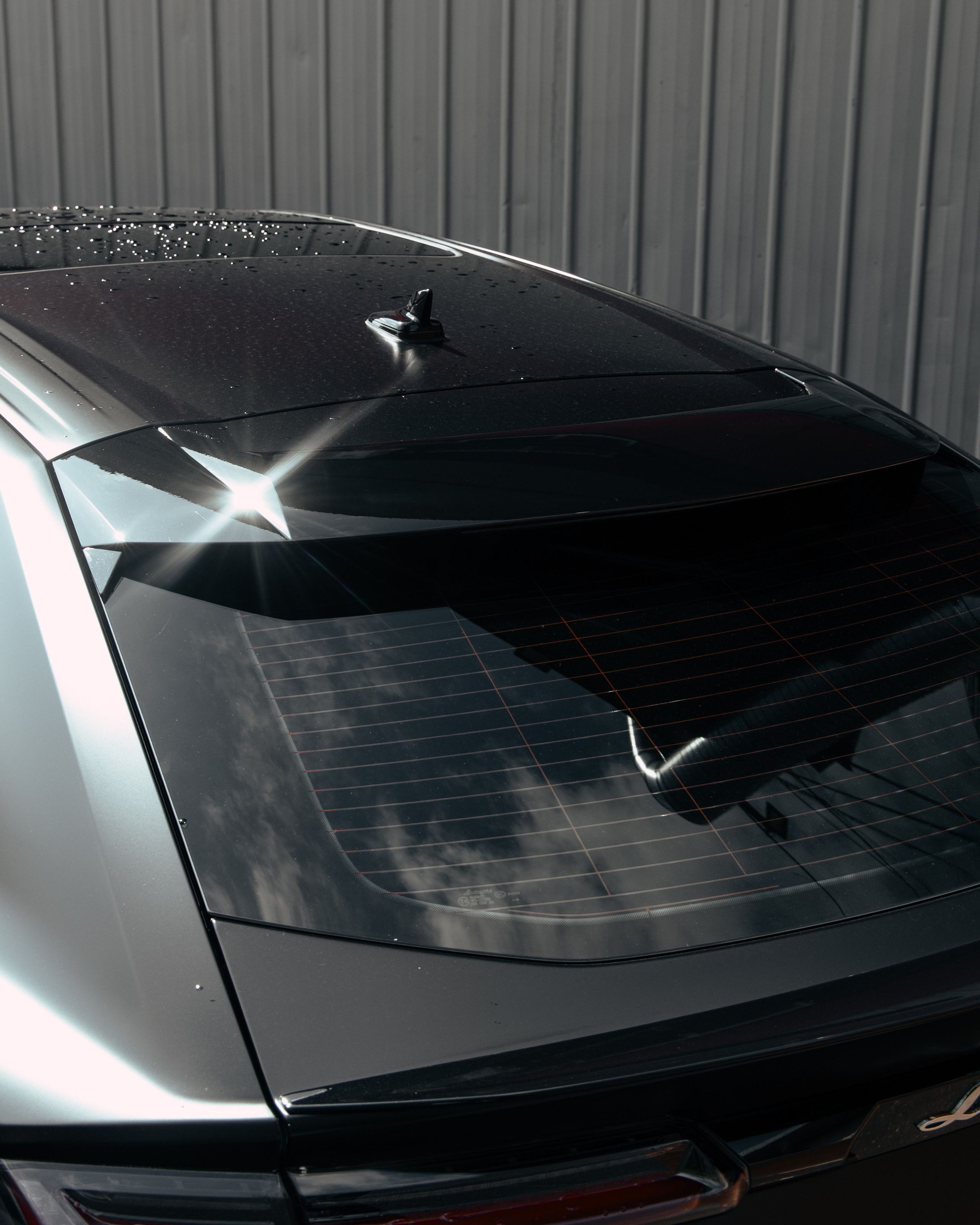 Lamborghini Urus ламинация карбоном вставок в капот, спойлеров, крышки багажника и зеркал. DeLorein