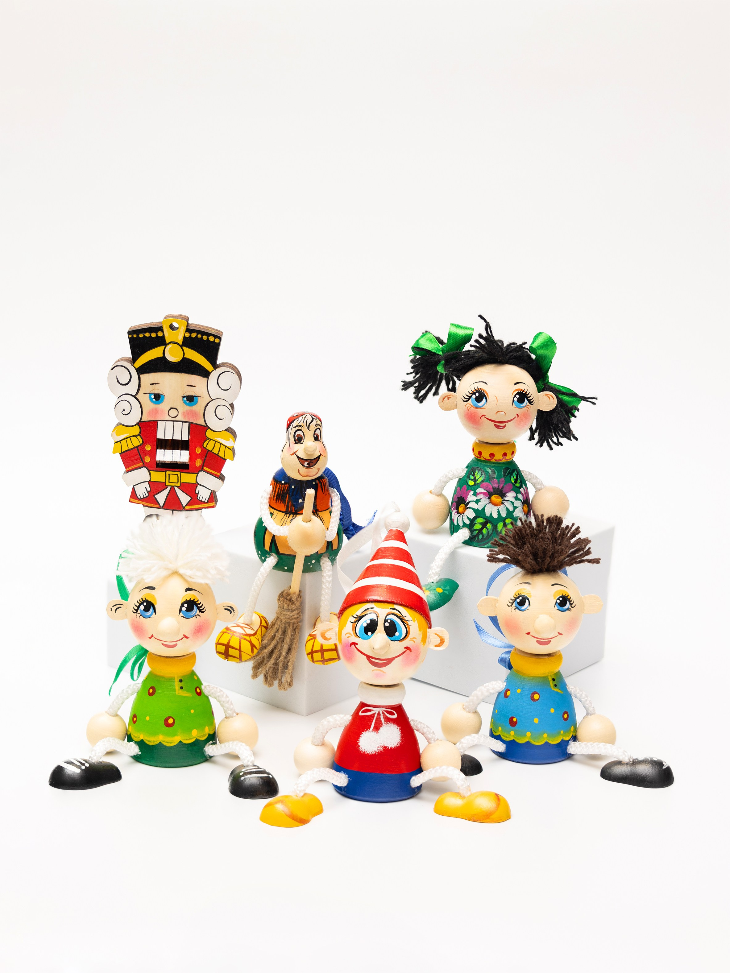 Деревянные игрушки ручной росписи. Фотостудия T-CUBE