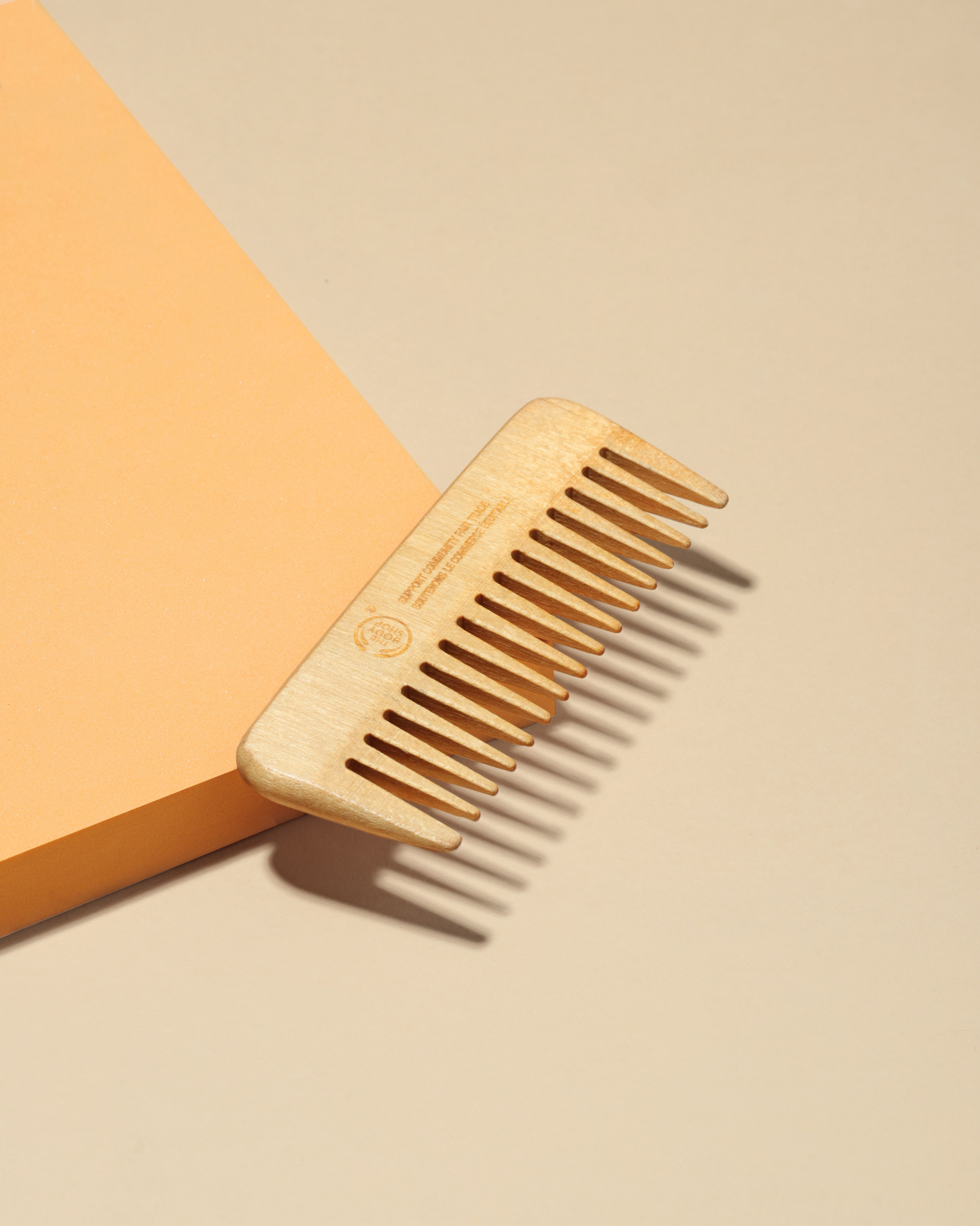 Аксессуары для волос. Предметный фотограф в Москве Мария Игнатенко. Нейрофото, ретушь, сет-дизайн