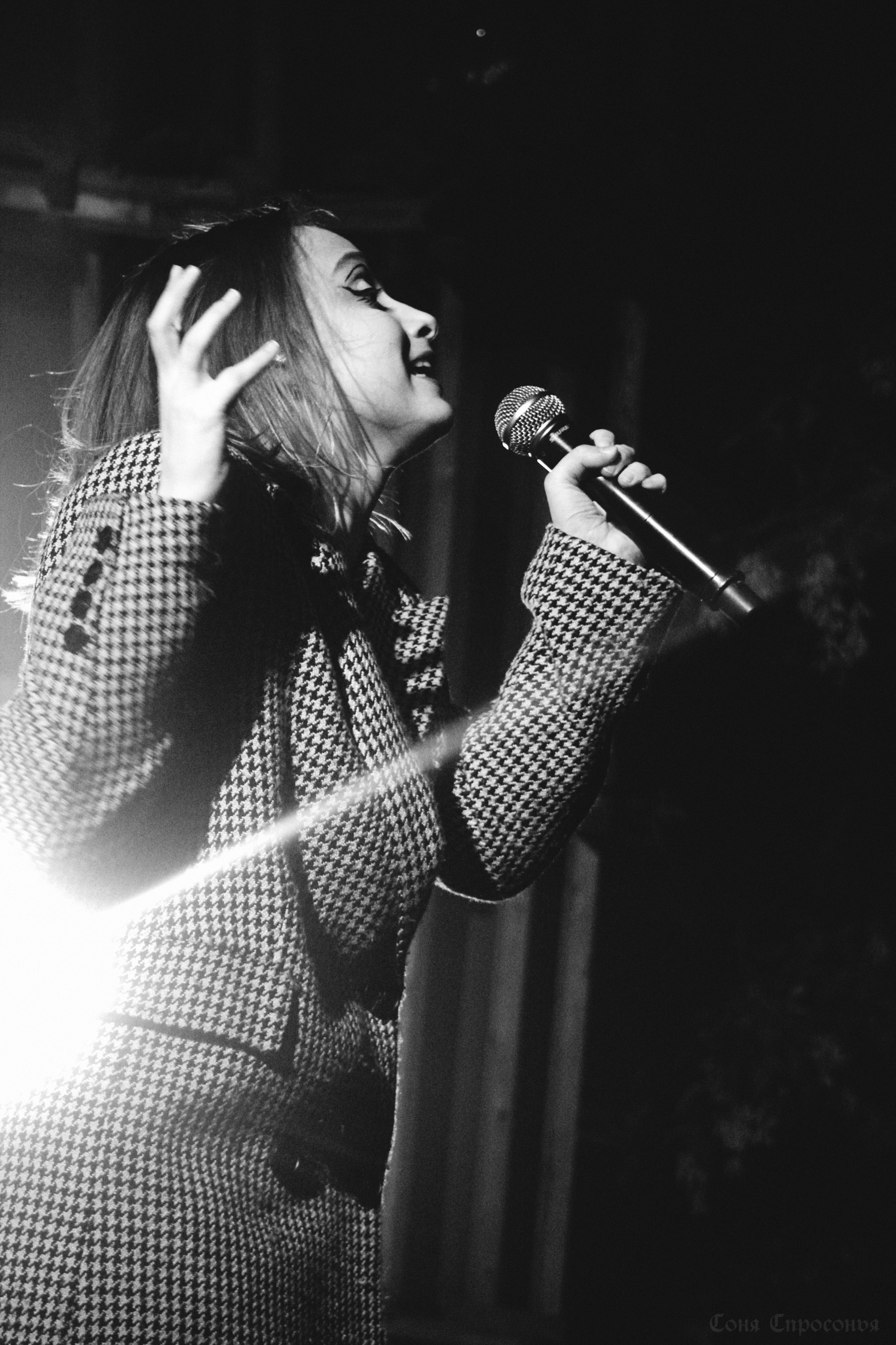 Синестетик 26.08.23. Концертный и портретный фотограф в Москве Соня Спросонья