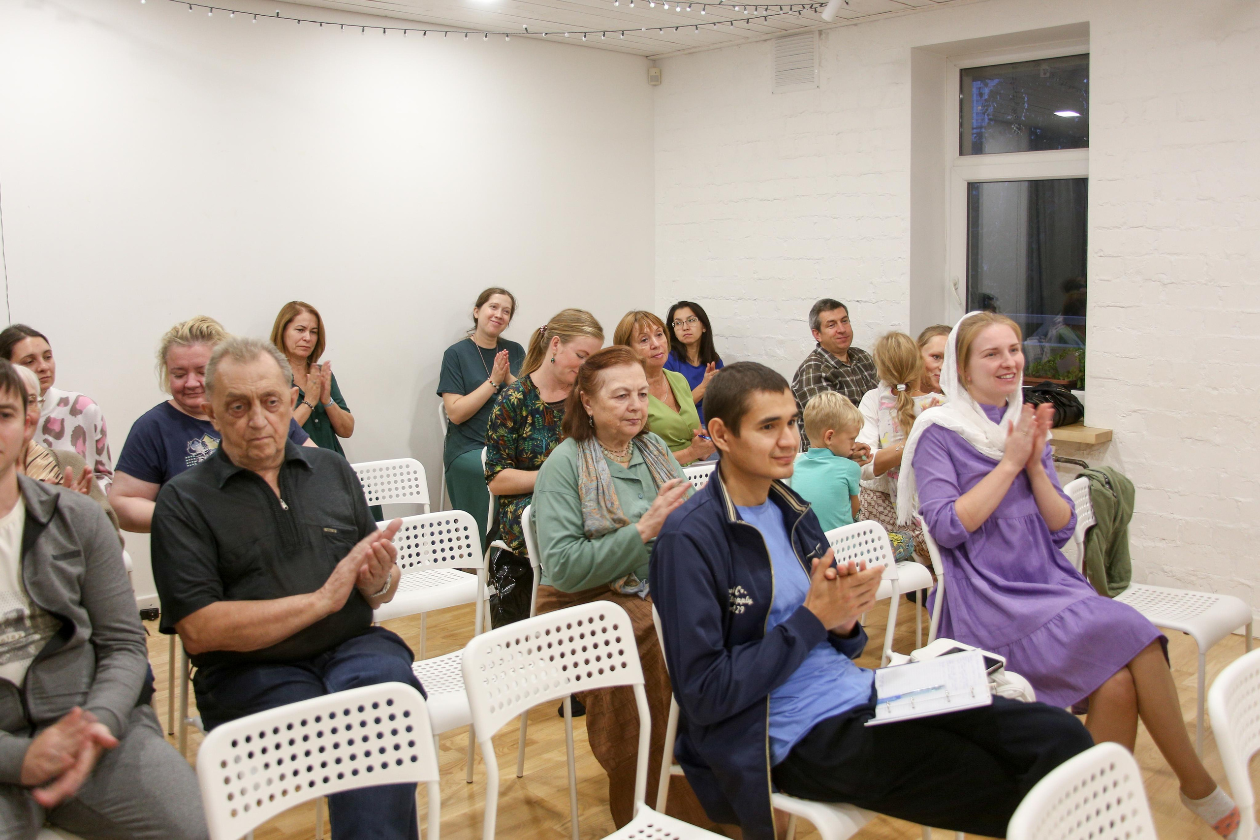 Вечер в благости. Репортаж. Фотограф в Перми. Фотограф Пермь. Фотосессия в фотостудии Перми и на свежем воздухе