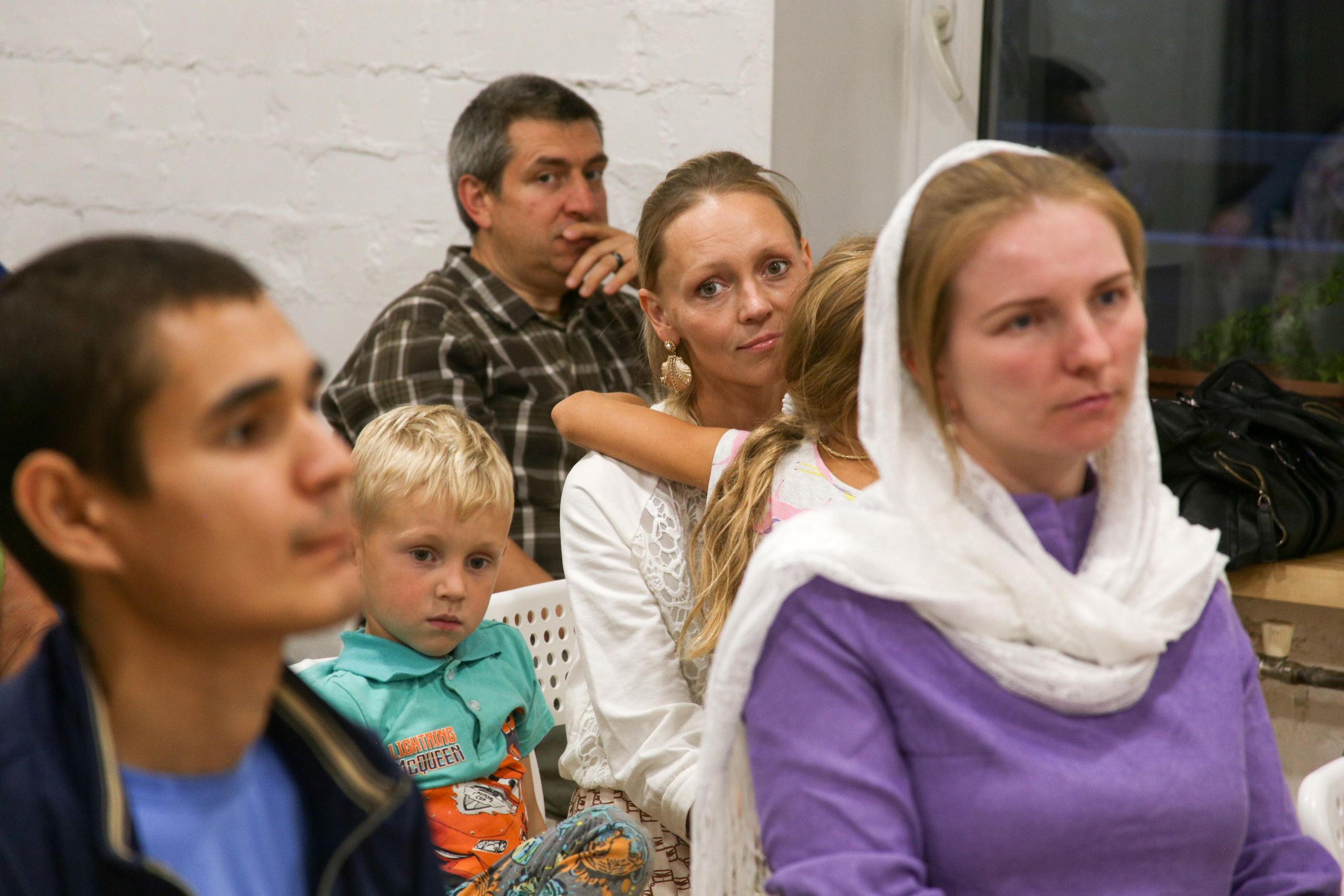 Вечер в благости. Репортаж. Фотограф в Перми. Фотограф Пермь. Фотосессия в фотостудии Перми и на свежем воздухе