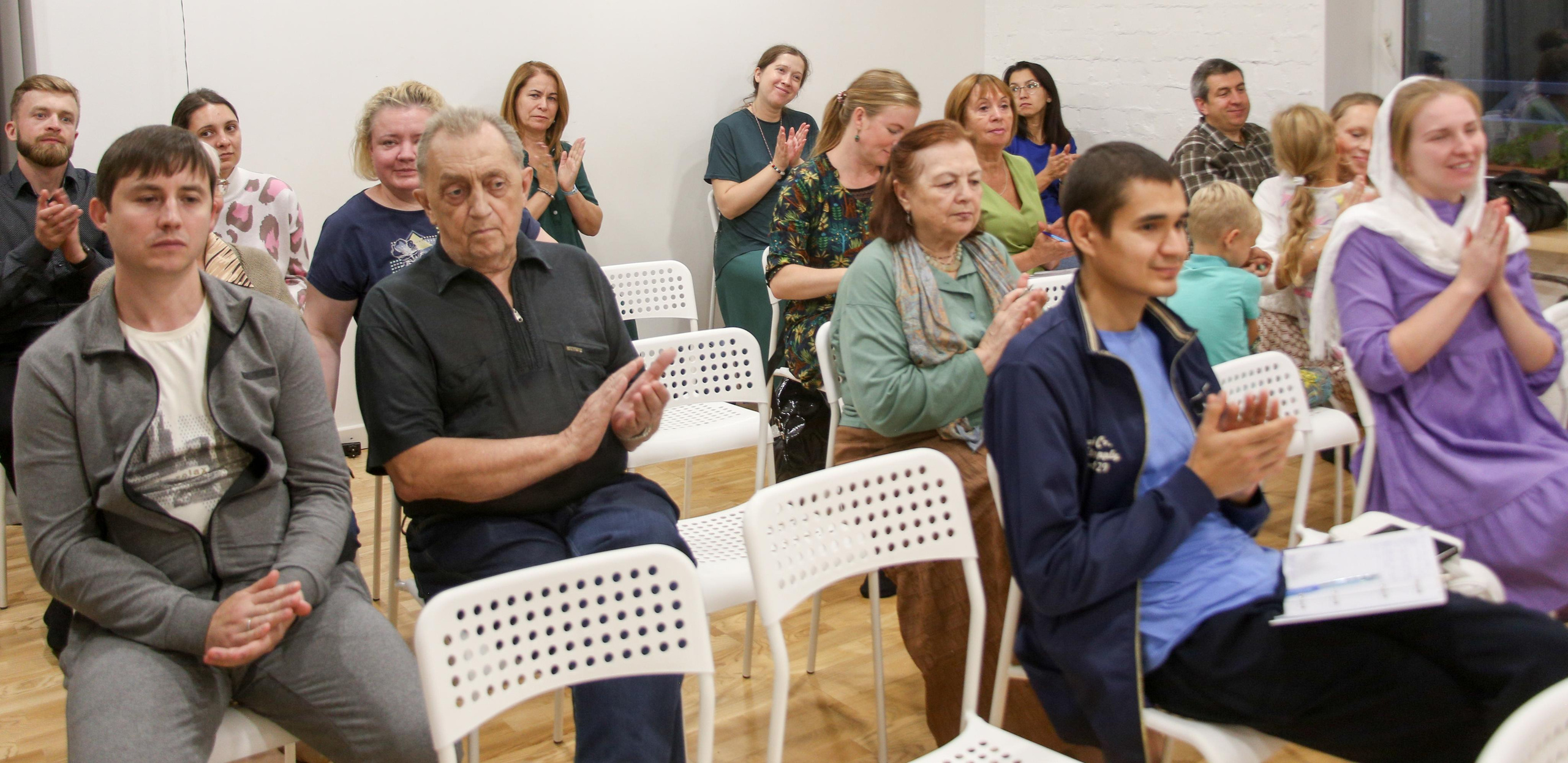 Вечер в благости. Репортаж. Фотограф в Перми. Фотограф Пермь. Фотосессия в фотостудии Перми и на свежем воздухе
