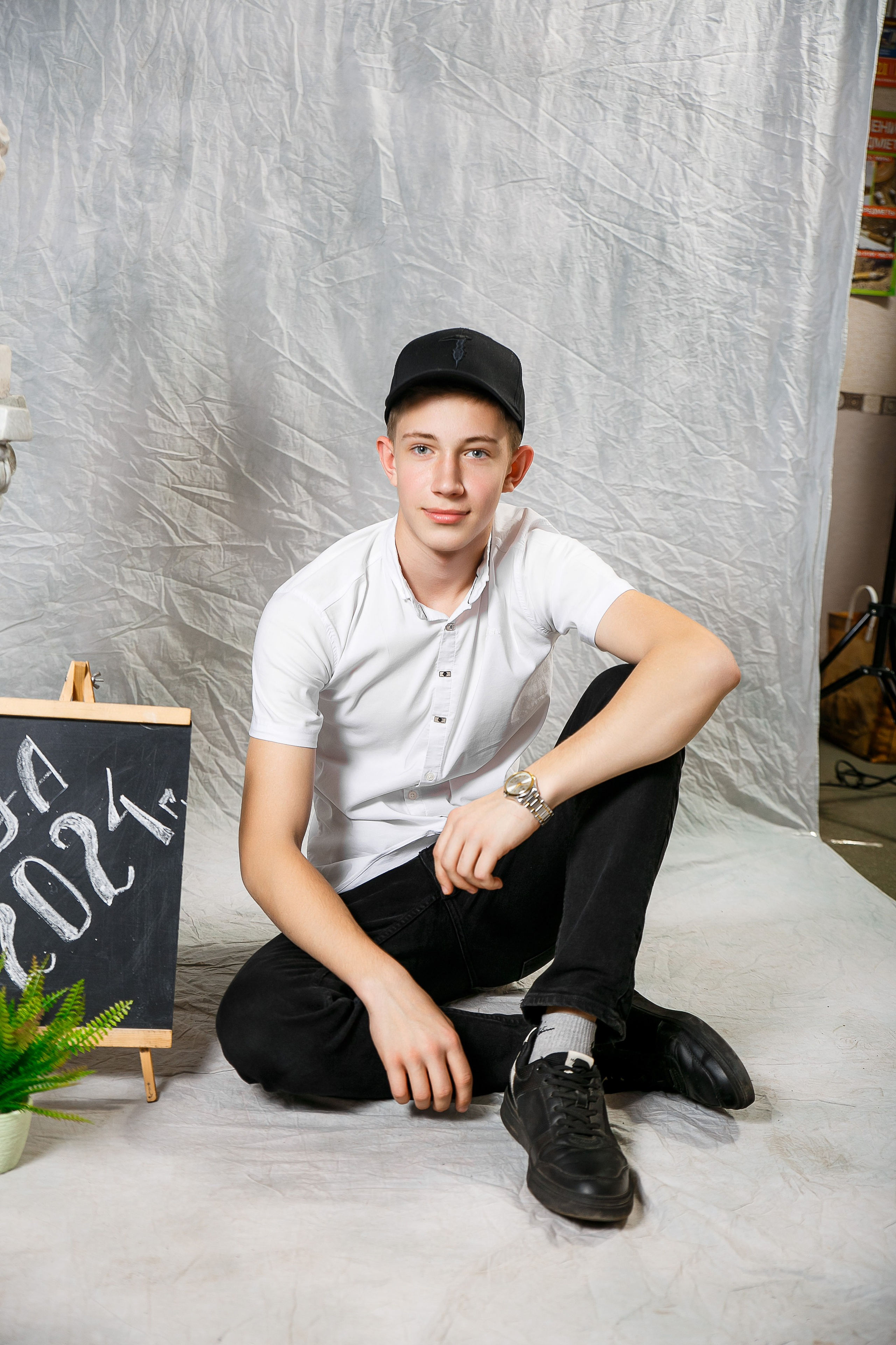 ОДНОТОННЫЙ ФОТОФОН. Выпускные альбомы в Донецке и ДНР. Фотограф Донецк и ДНР