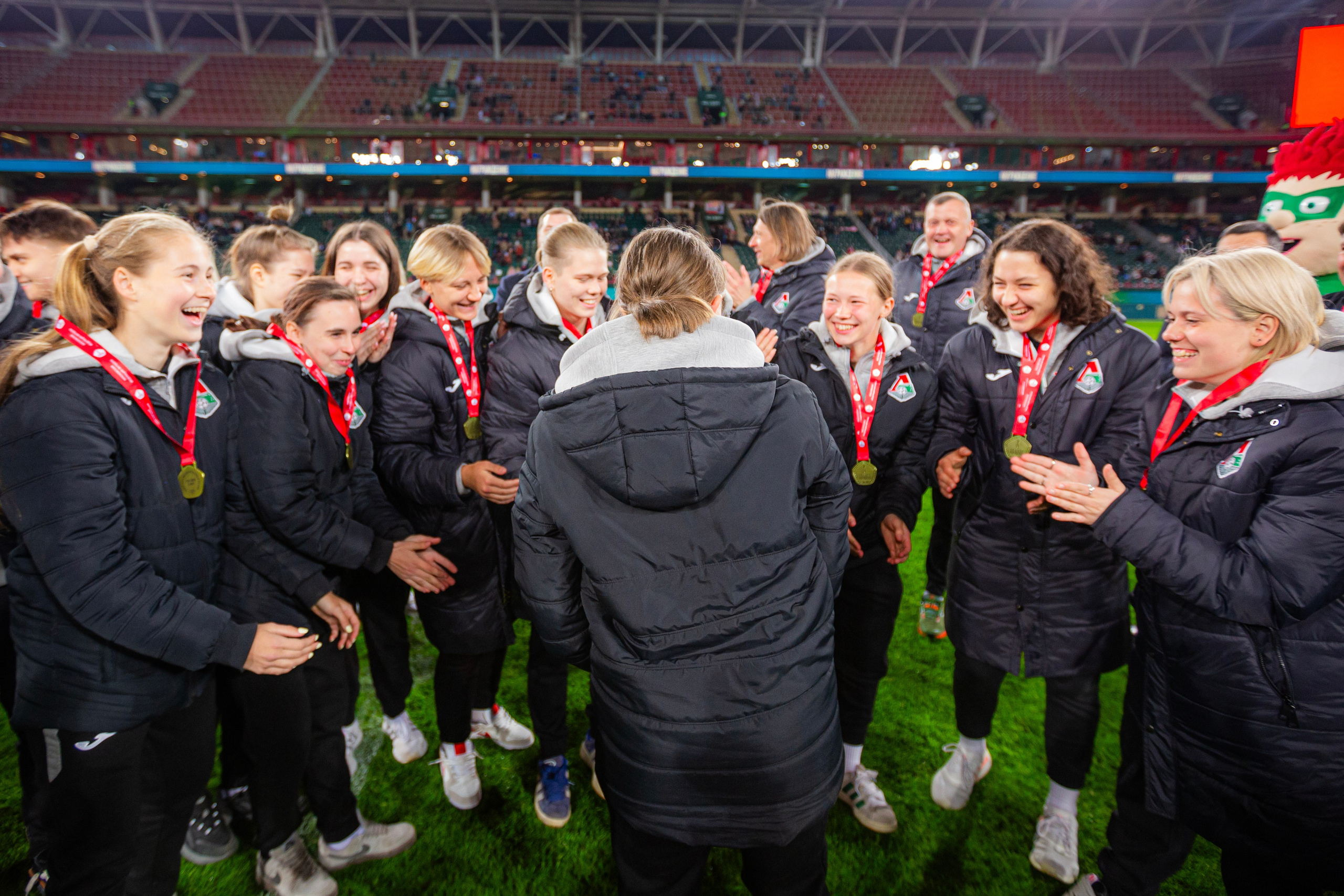 НАГРАЖДЕНИЕ ЖЕНСКОГО ОТДЕЛЕНИЯ АКАДЕМИИ ФК ЛОКОМОТИВ. Artem Zenin Photography