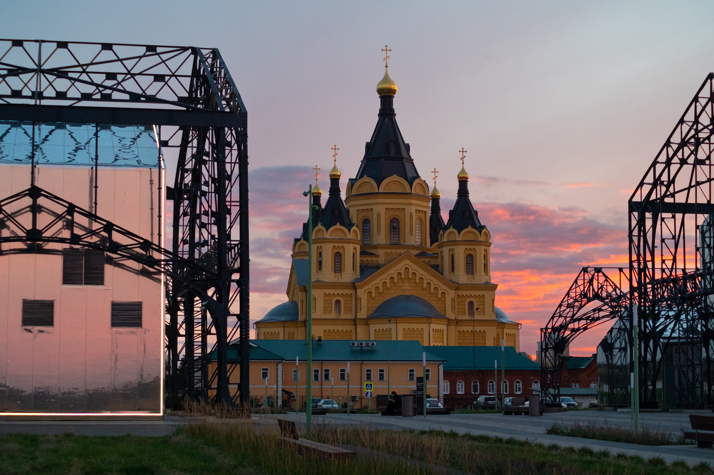Александро-Невский собор и пакгаузы