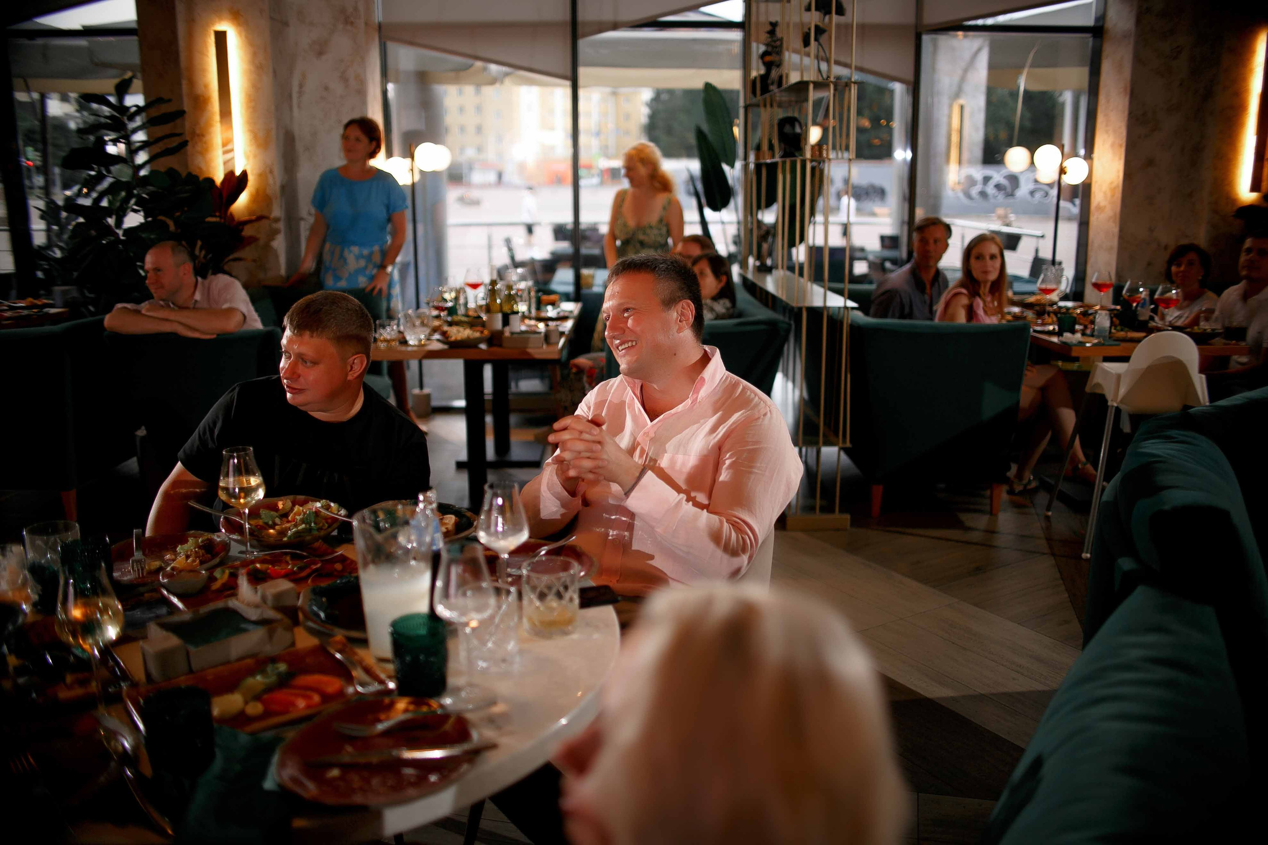 Площадка «Ресторан IZI». Ваш репортажный фотограф Артемий Антонов