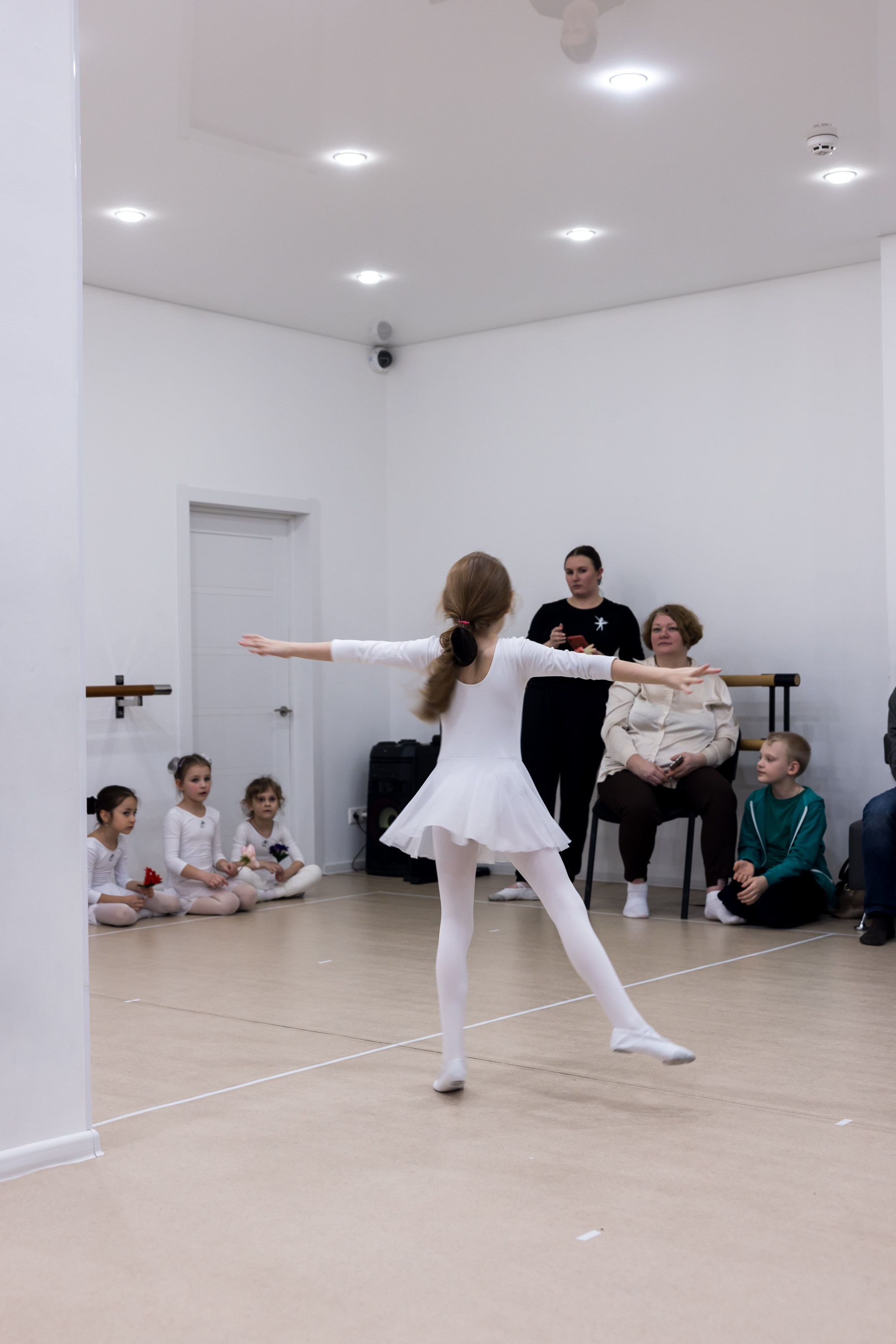 Открытый урок Яси в студии балета (01/03/2024). OLGA OLEYNIKOVA Пространство, люди, смыслы