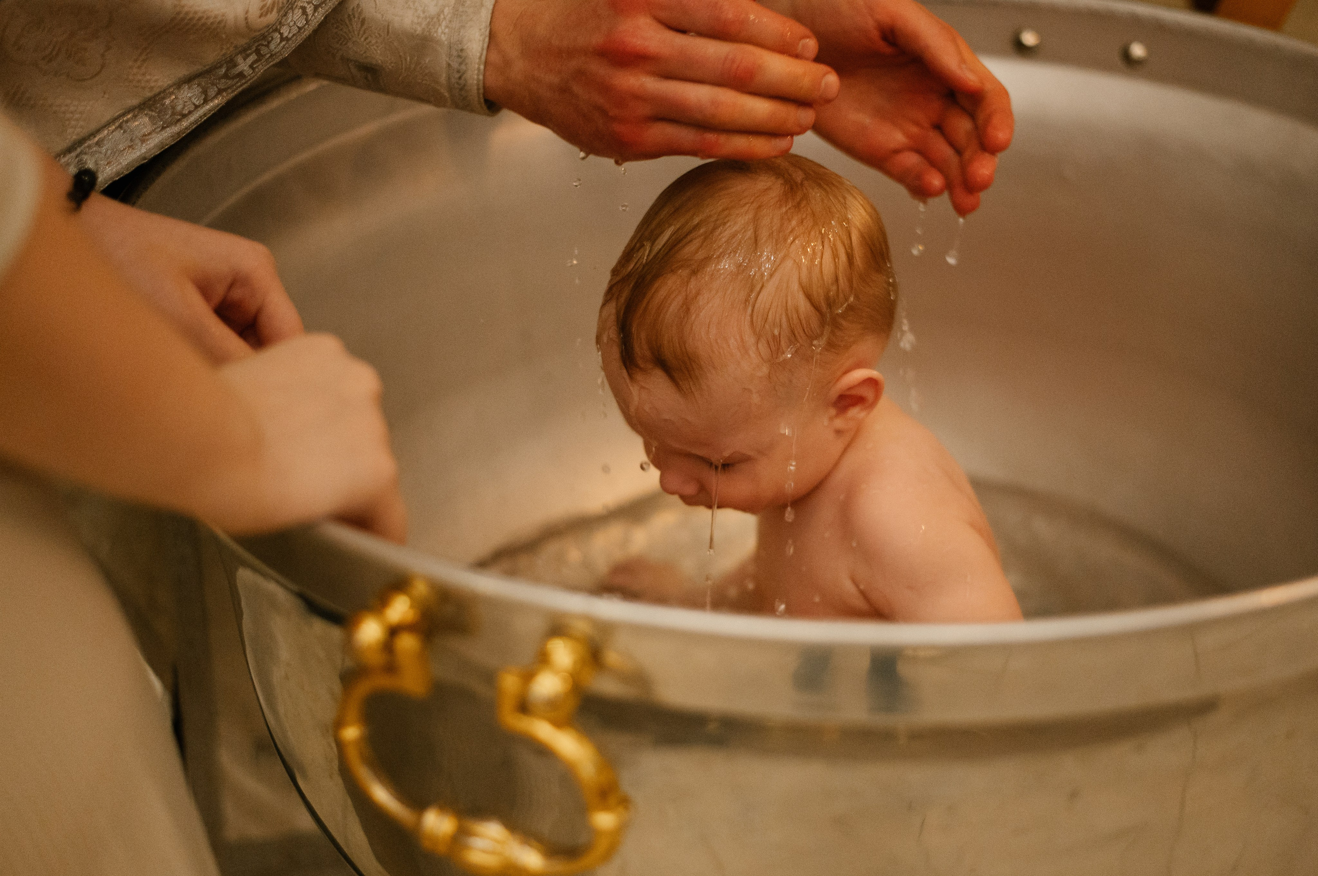 Фотограф на крещение. Фотосессия таинства крещения. Храм блаженной Матроны Московской в Дмитровском. Семейный и свадебный фотограф в Москве Татьяна Николаева