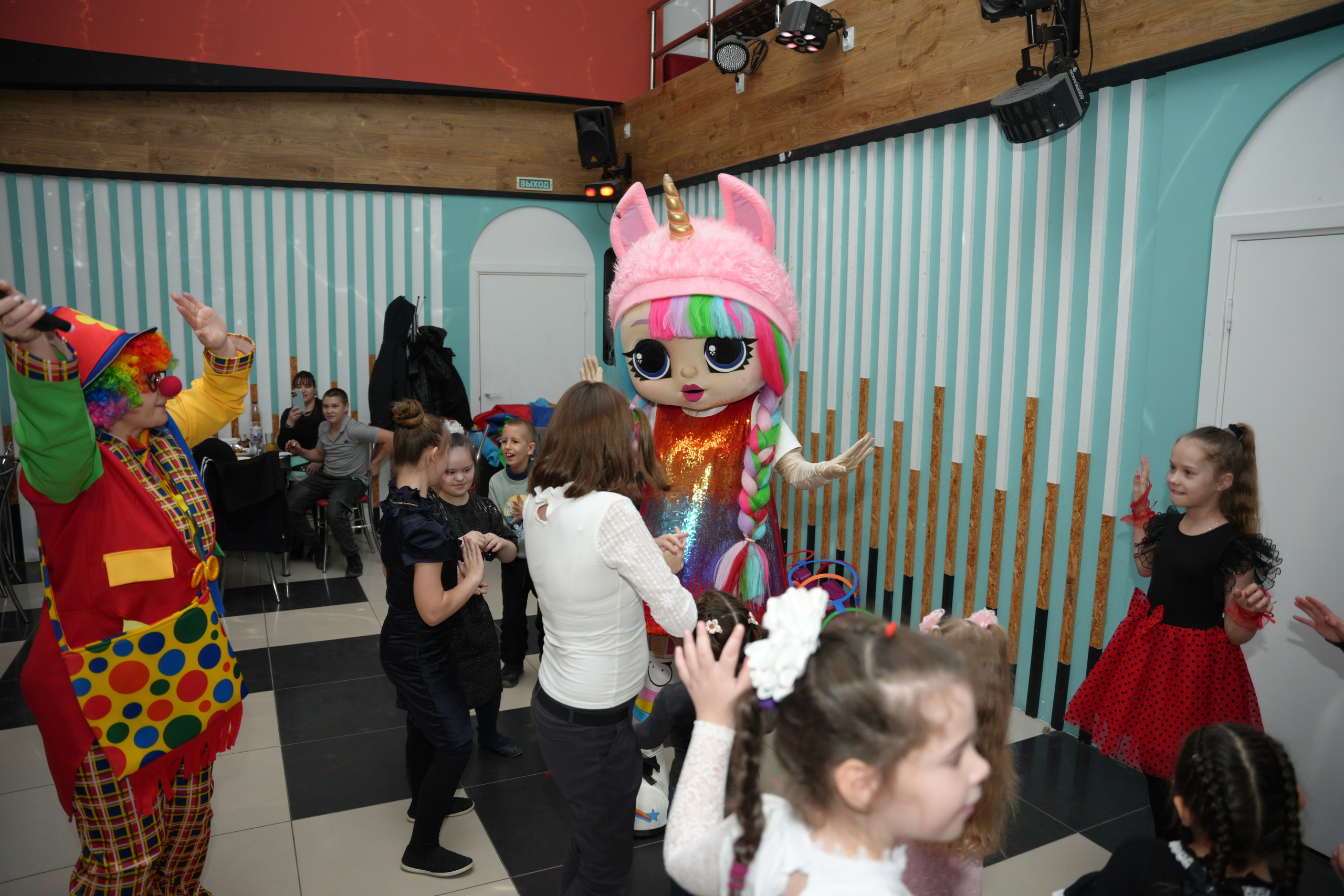 Социально —благотворительная акция «Ты в этом мире не один», посвященная Международному дню инвалидов. ВЫПУСКНЫЕ АЛЬБОМЫ, Школьный фотограф, семейный и свадебный в Саратове и области Ольга Плаксина