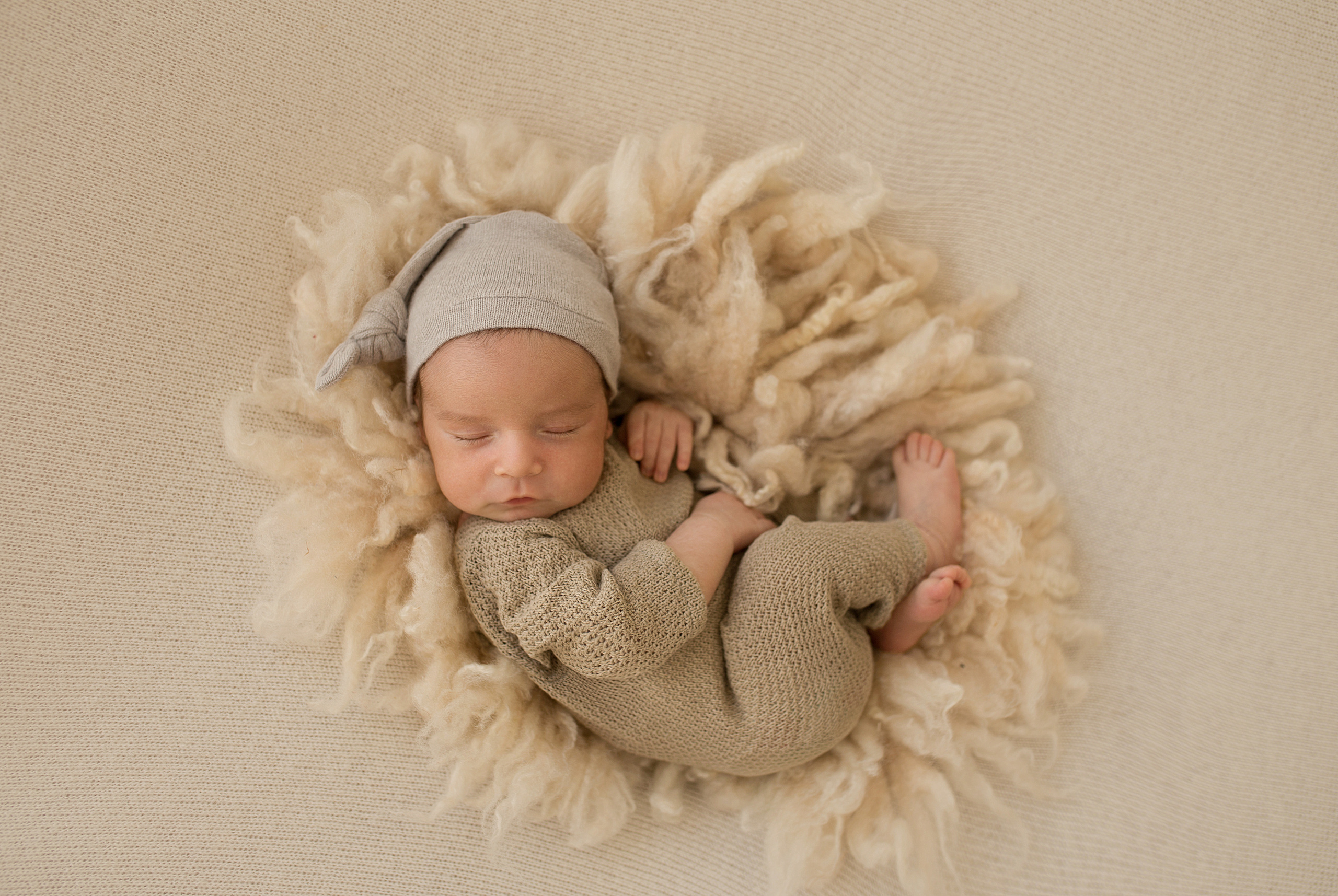 Фотосессия новорождённого. Фотограф новорождённых малышей и детский фотограф В Казани Лана Максим