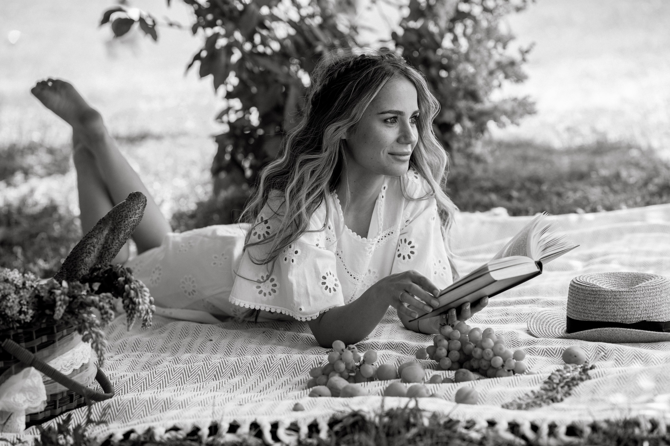 Нежная Динара в сирени. Семейный и портретный фотограф в Санкт-Петербурге Татьяна Гримоть