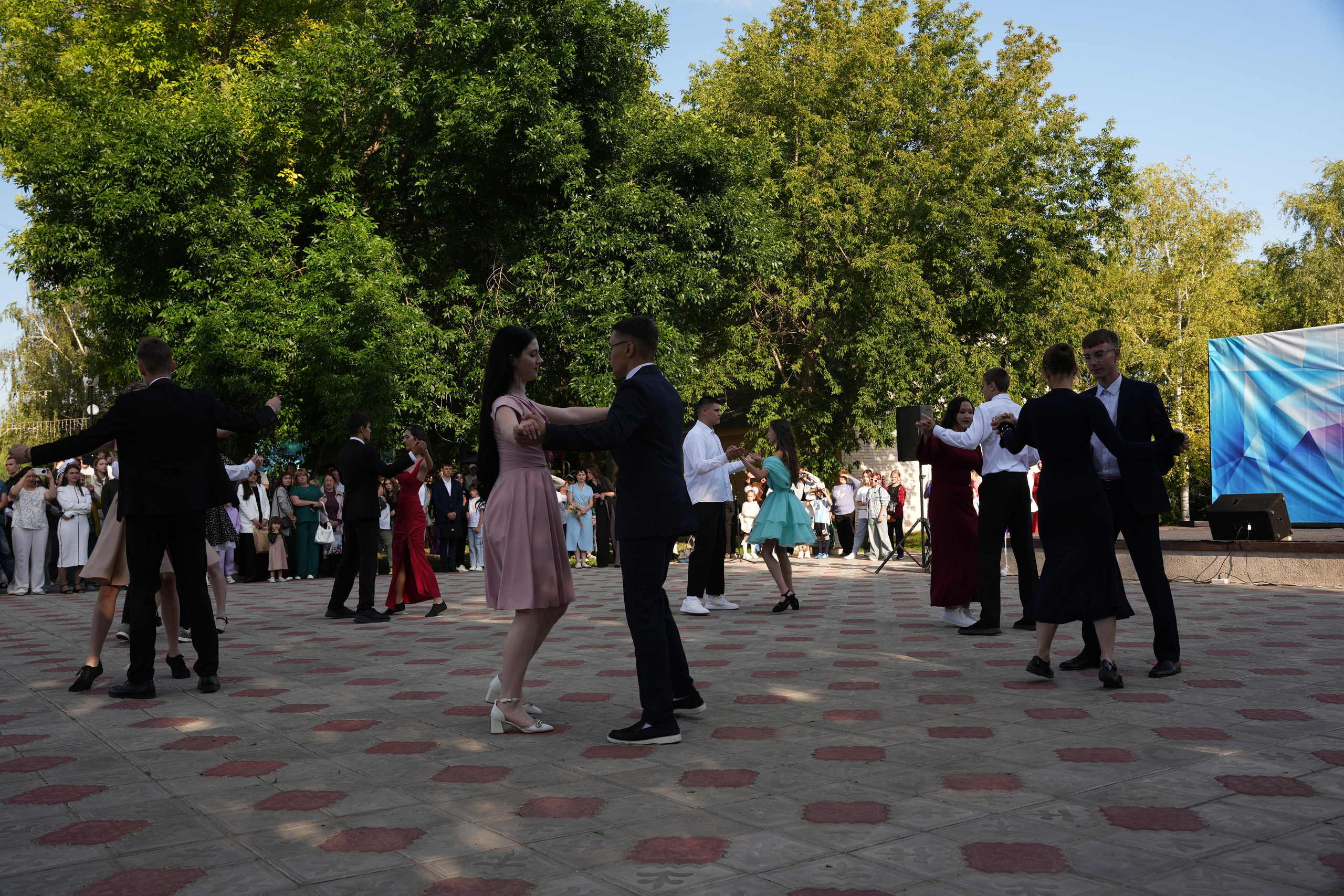 Выпускной в парке. Ольга Плаксина фотограф в Саратове