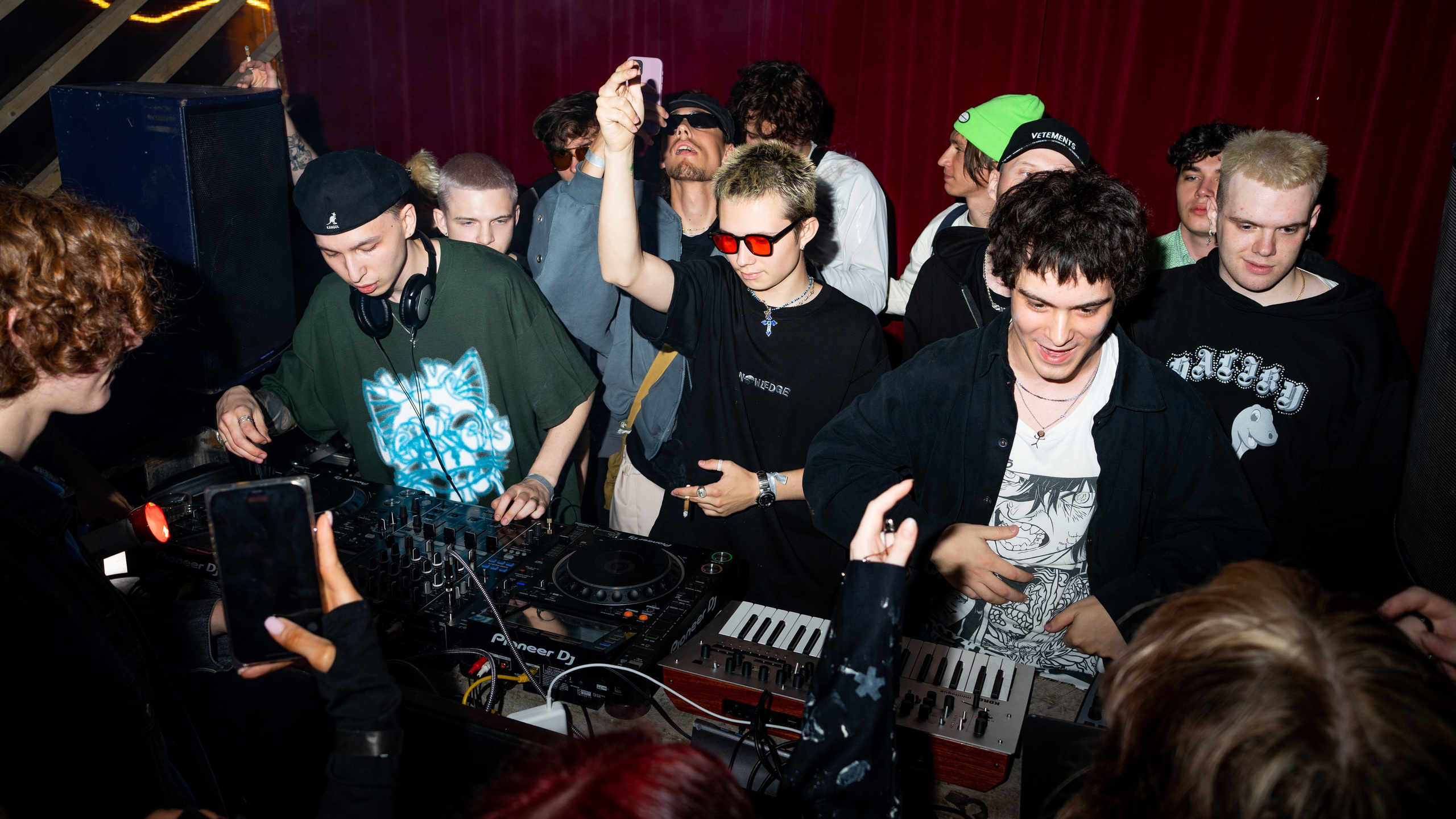 Plast X Vibe Room. Коммерческий и репортажный фотограф в Санкт-Петербурге — Туся Сушка