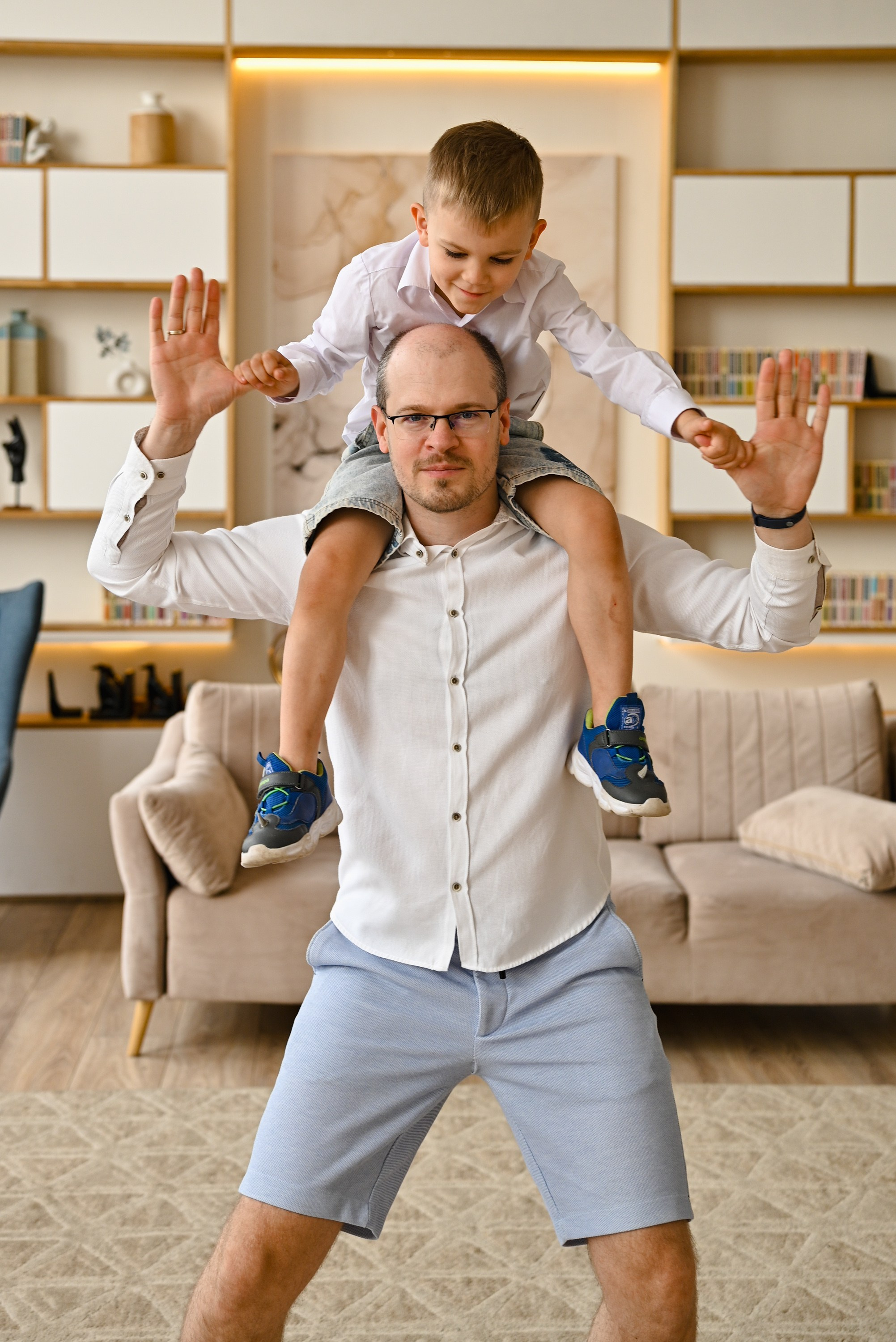 Счастливая большая семья. Компания и фотошкола по созданию контента в Москве