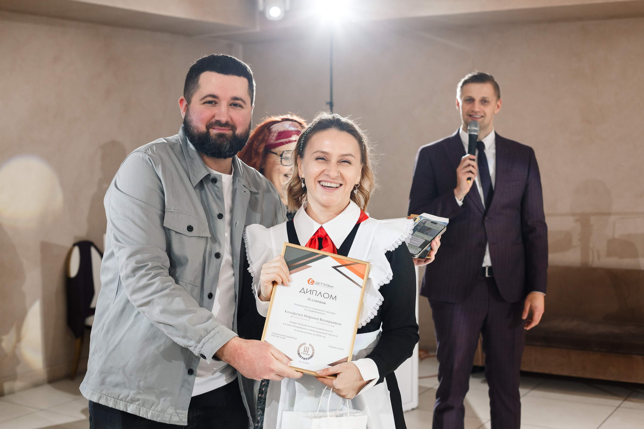 Новогодняя вечеринка сотрудников агенства недвижимости 8estate.ru. Свадебный фотограф Игорь Брундасов 8PHOTO на свадьбу венчание загс СПб