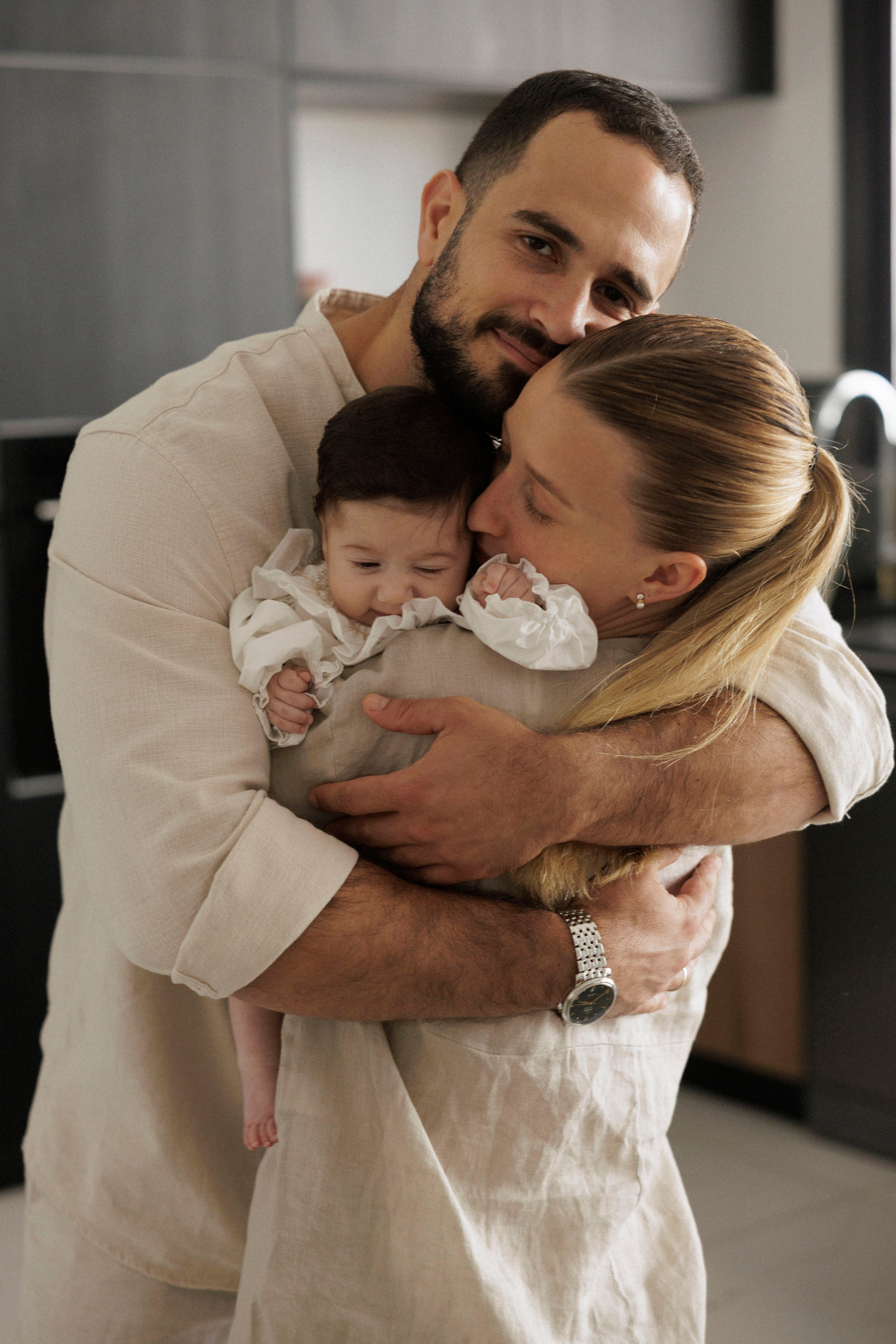 New born family photoshoot at home. Wedding and family photographer