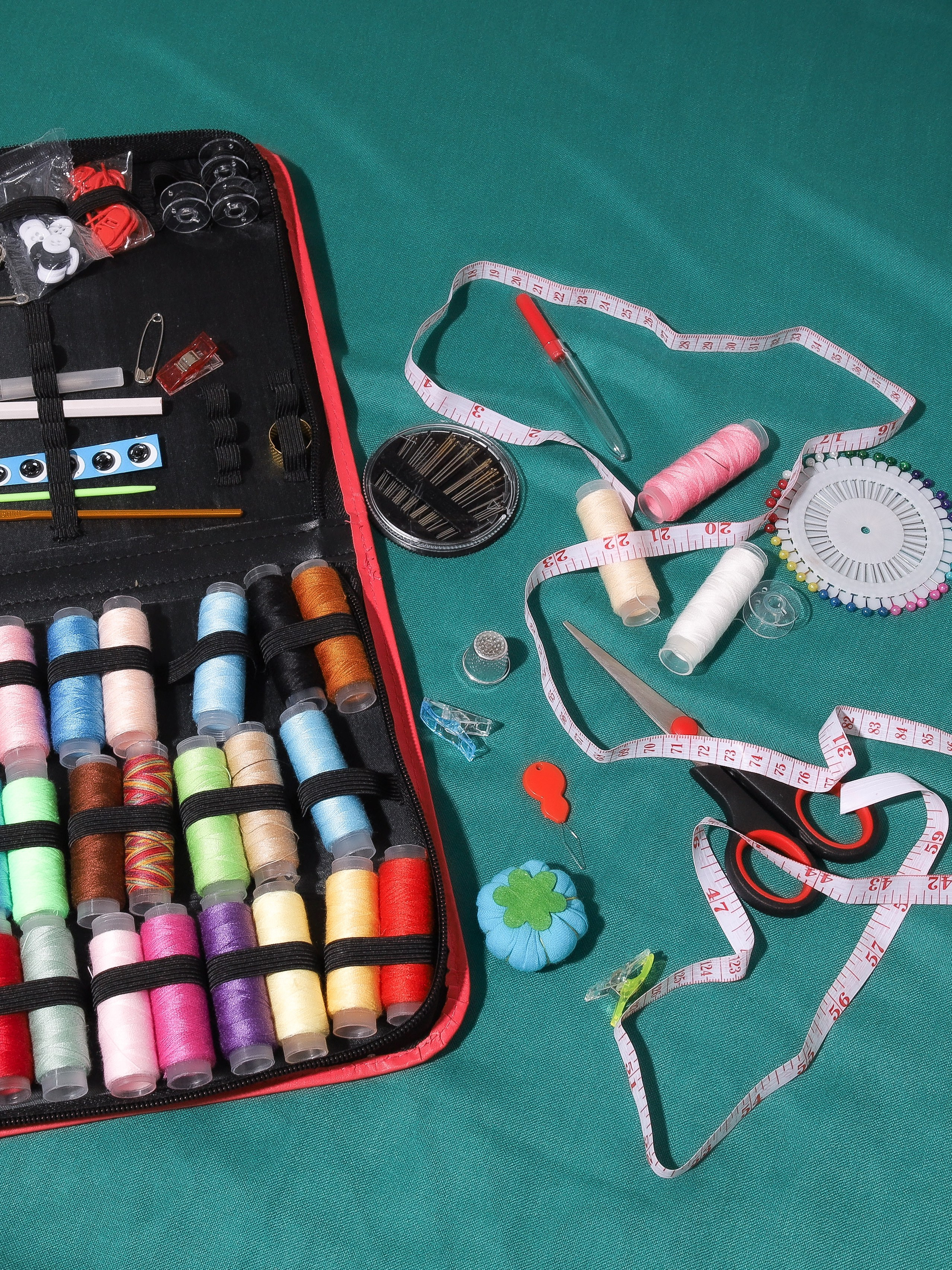 Швейный набор. Ваш семейный фотограф