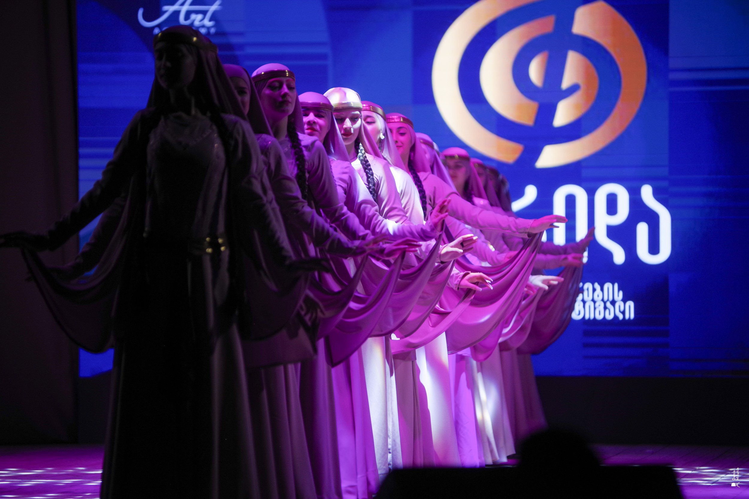 Танцы в Хоби. Портретный фотограф Денис Милютин