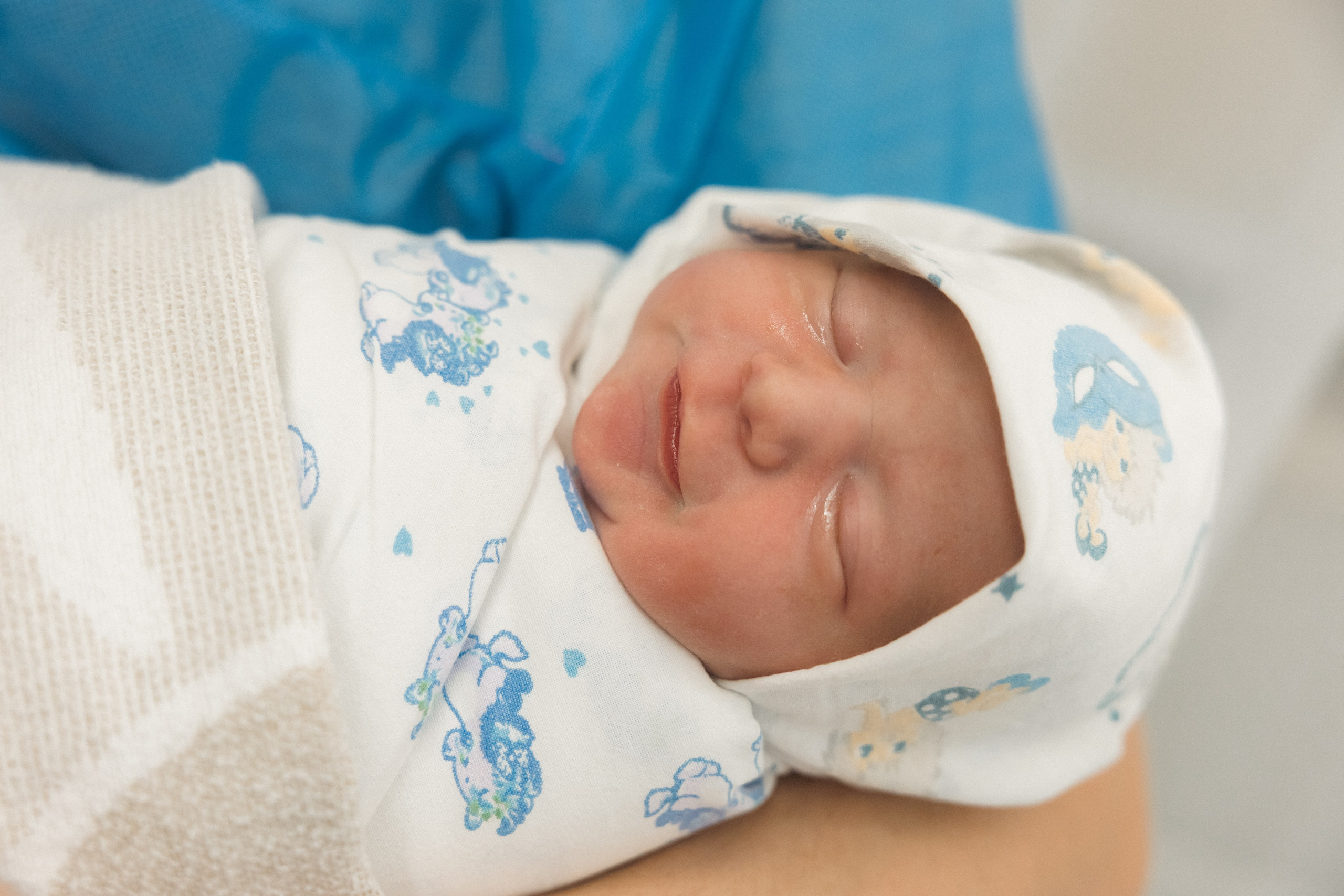 Рождение и выписка Миши. Клинический госпиталь MD GROUP на Севастопольском проспекте. Фотограф на роды в Москве. Фото и видео родов. Фотопроект «Продолжение рода»