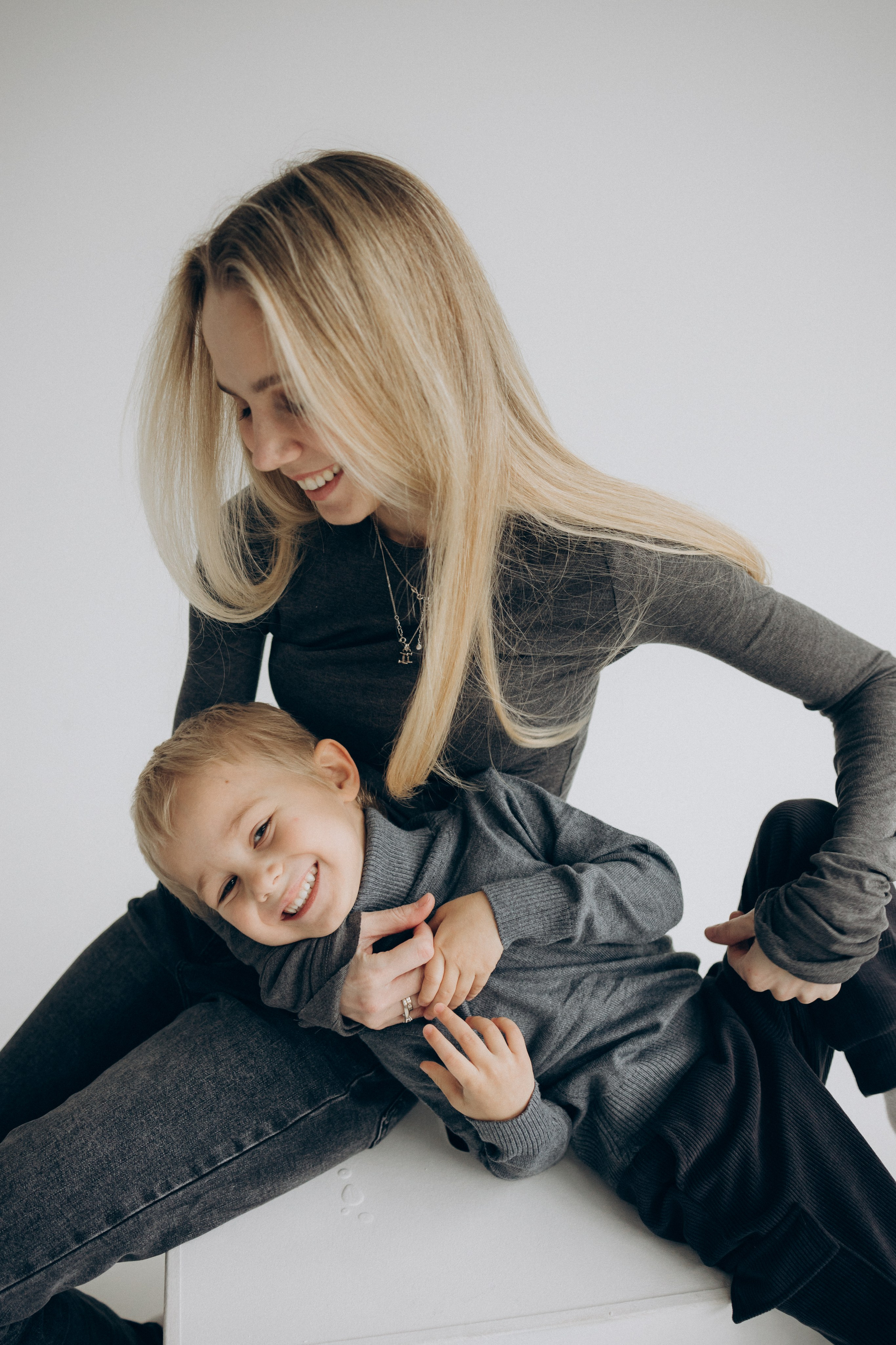 Семейная фотосессия Москва, семейный фотограф в Москве, семейная фотосессия, детский фотограф, семейная фотосессия в студии, семейная фотосессия с сыновьями