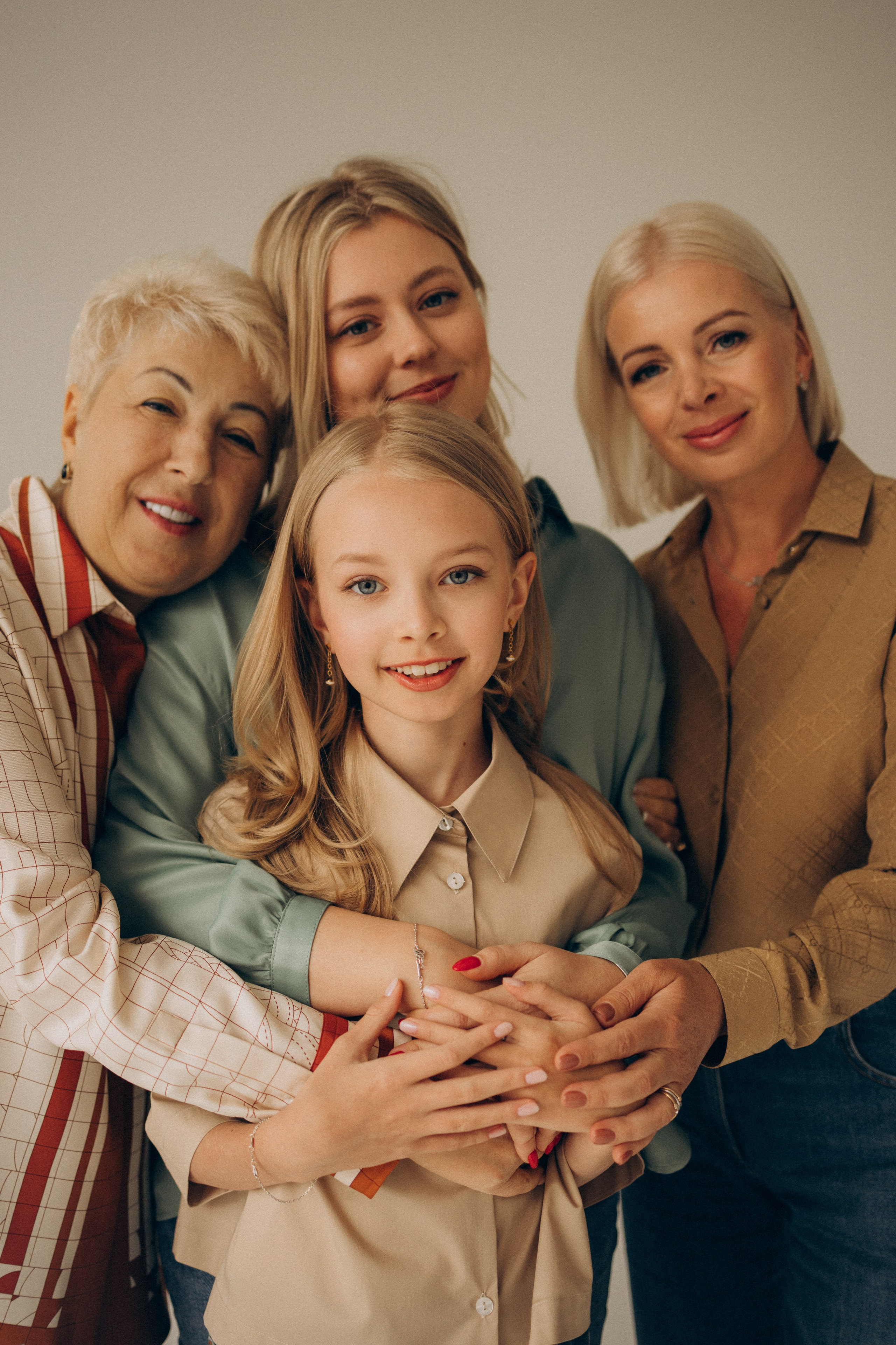 Семейная фотосессия Москва, семейный фотограф в Москве, семейная фотосессия, детский фотограф, семейная фотосессия в студии, фотосессия поколения, поколение, фотосессия всей семьи