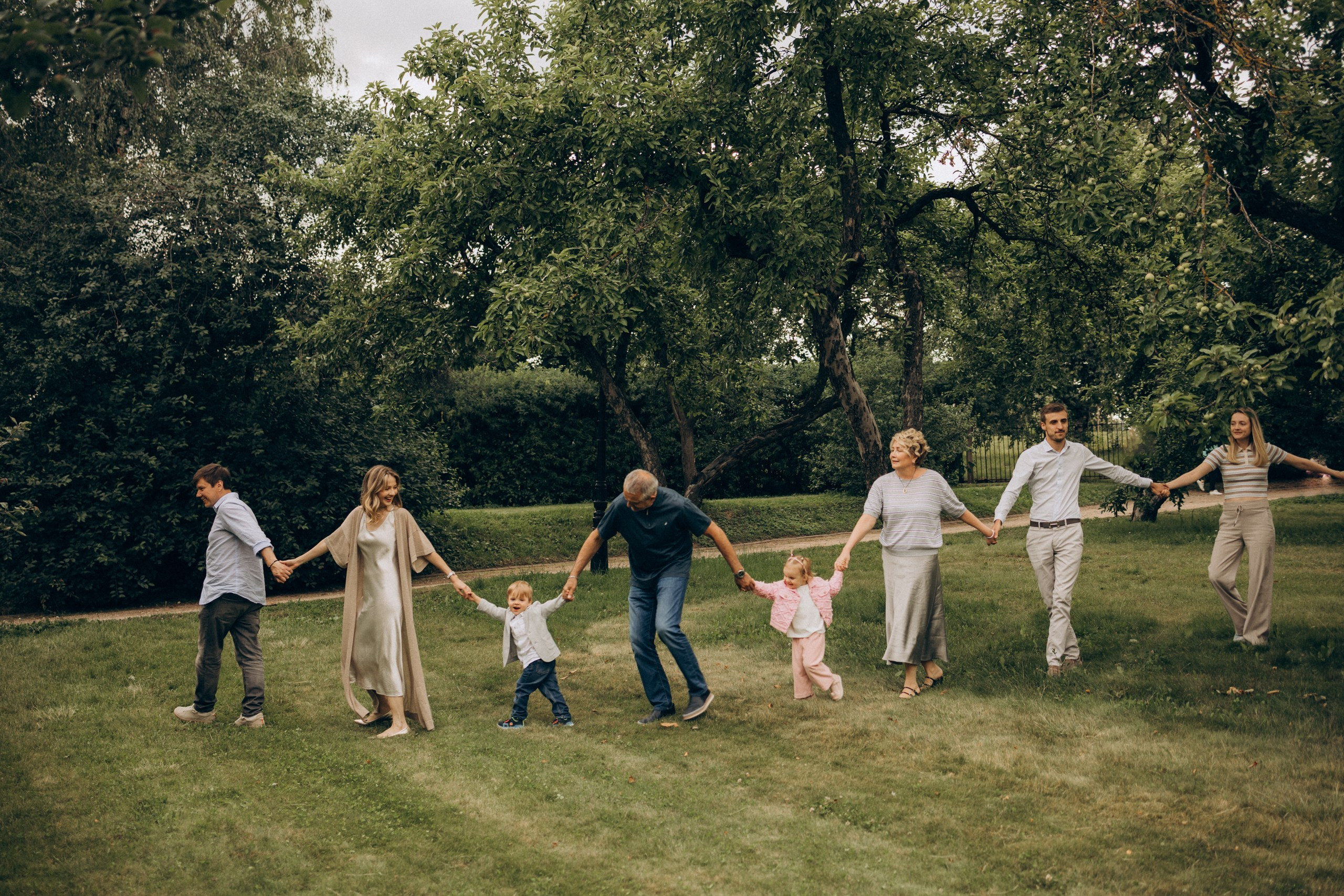 Семейная фотосессия, фотосессия поколения, фотосессия большой семьи, семейная фотосессия в парке, семейная фотосессия в Коломенском, Коломенское