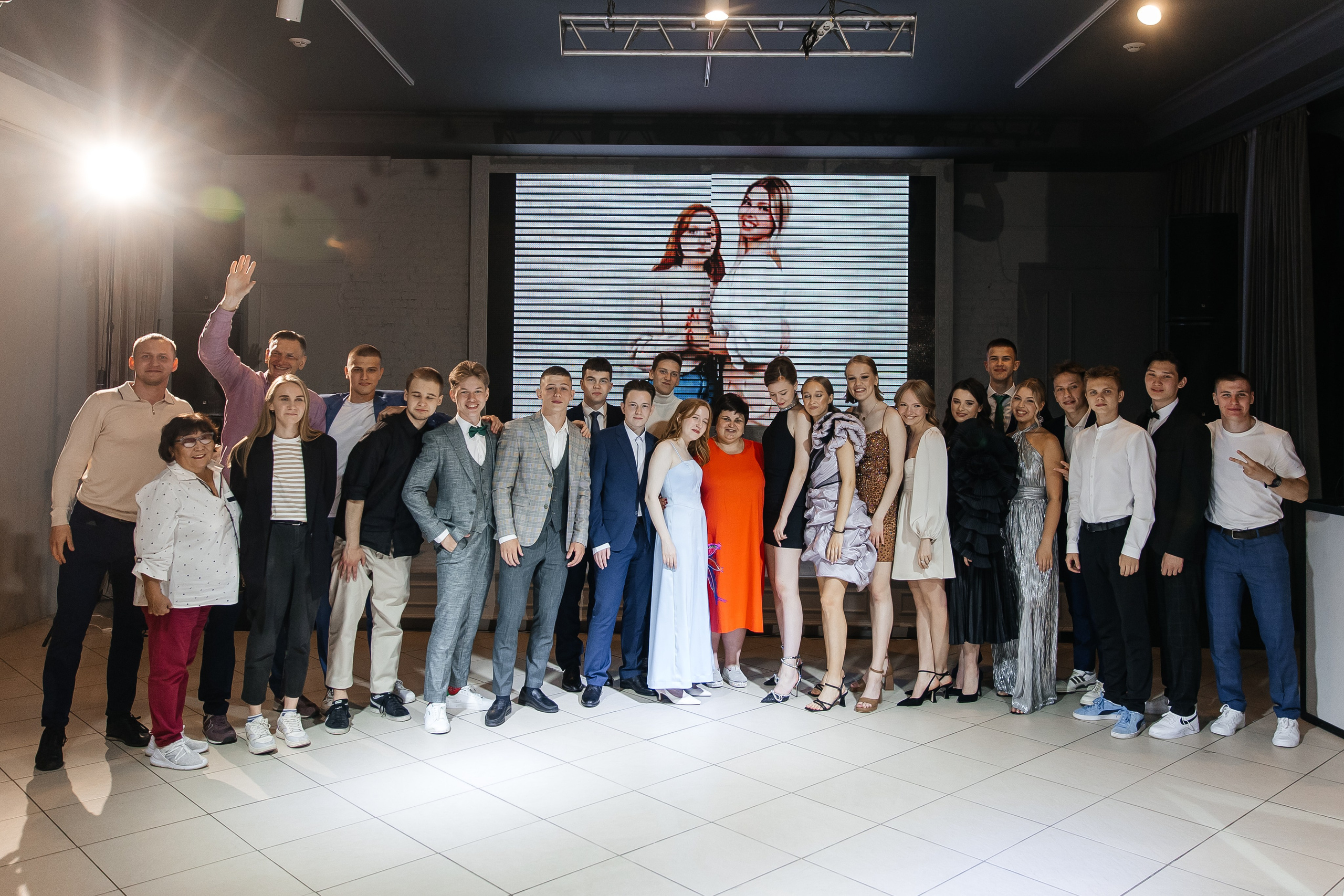 2023-06-23 Выпускной МБОУ СОШ № 10. Фотограф в Красноярске