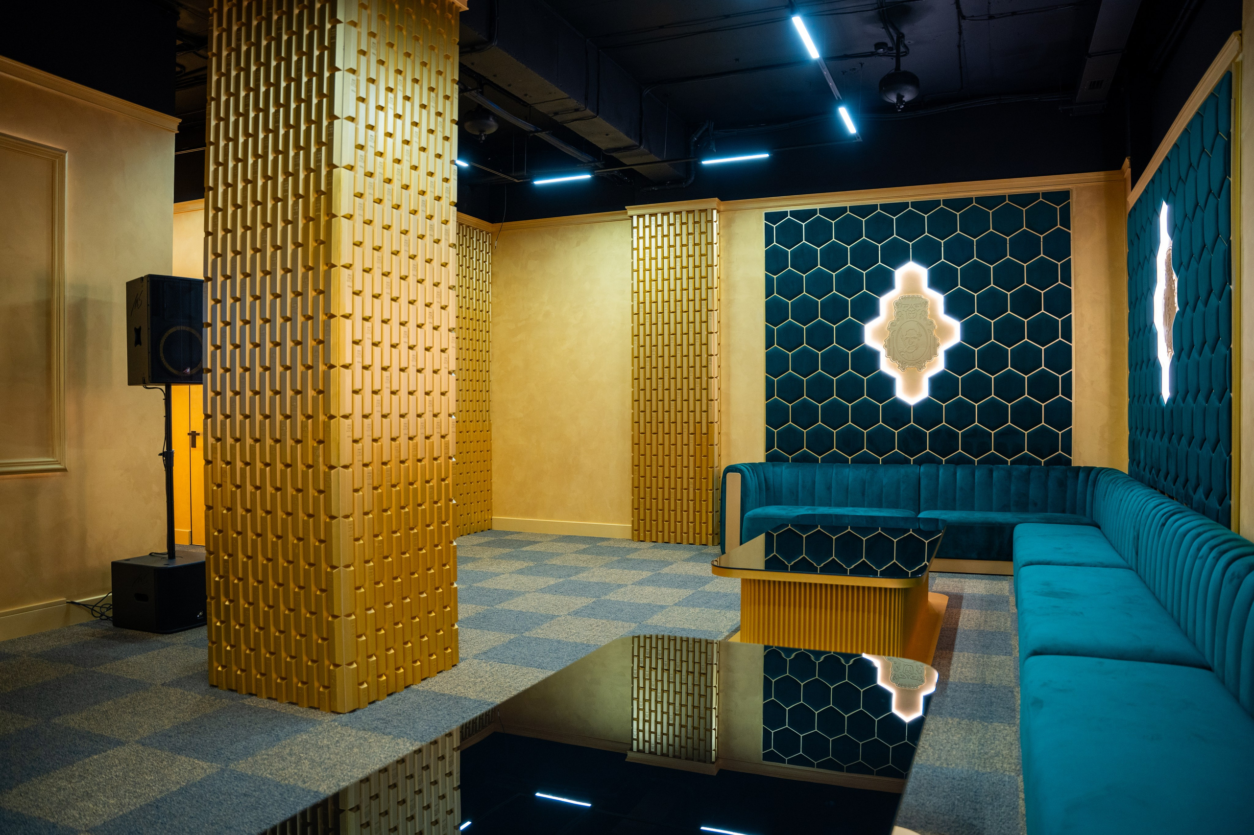 Фотосъемка интерьера стриптиз-клуба Hefner — элитный клуб Краснодара. Интерьерная фотосъемка клуба Hefner в Краснодаре — профессионально. Шедевры для Вас! Фотограф и Видеограф в Краснодаре Пахиев Руслан