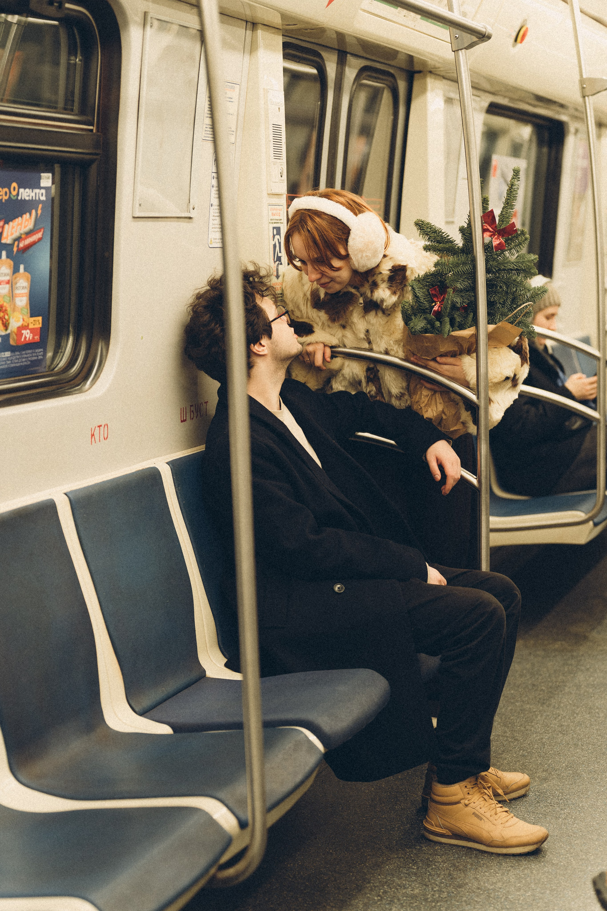 НОВОГОДНЯЯ ФОТОСЕСИИЯ ПАРЫ В МЕТРО ЛЮБОВЬ. Профессиональный фотограф, Санкт-Петербург — Виктория Богомолова