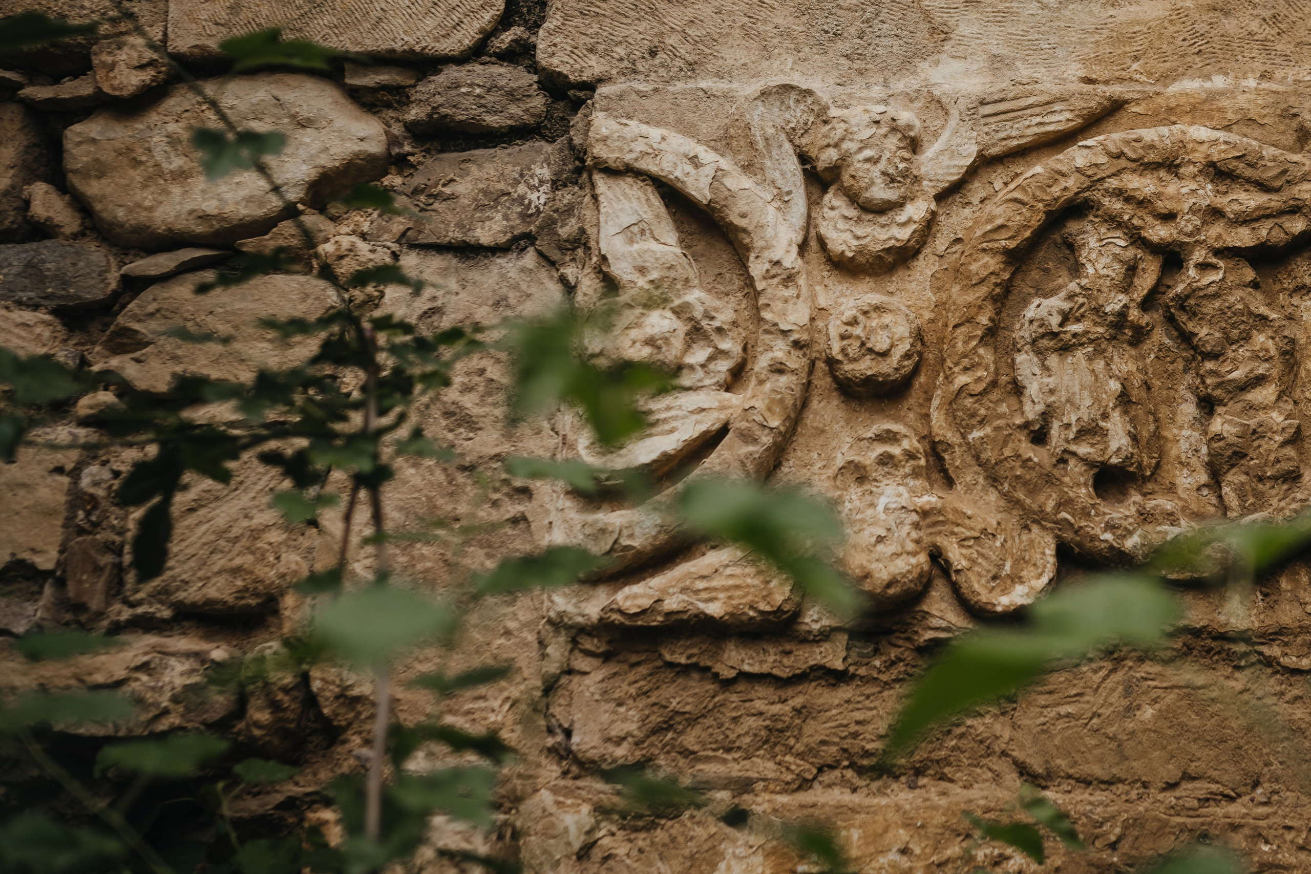 Свадебная фотосессия в старинном заброшенном храме в Крыму Гладиолусы. Свадебный и семейный фотограф и видеограф, Крым, Москва, Санкт -Петербург