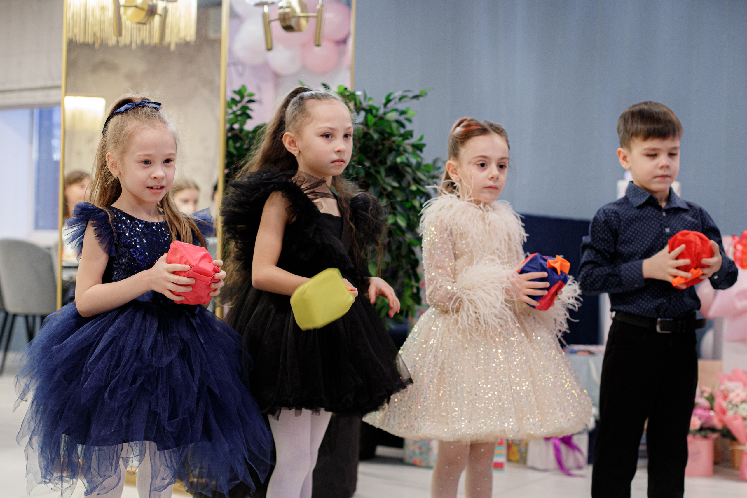 ASIA'S BIRTHDAY PARTY. Photokarish