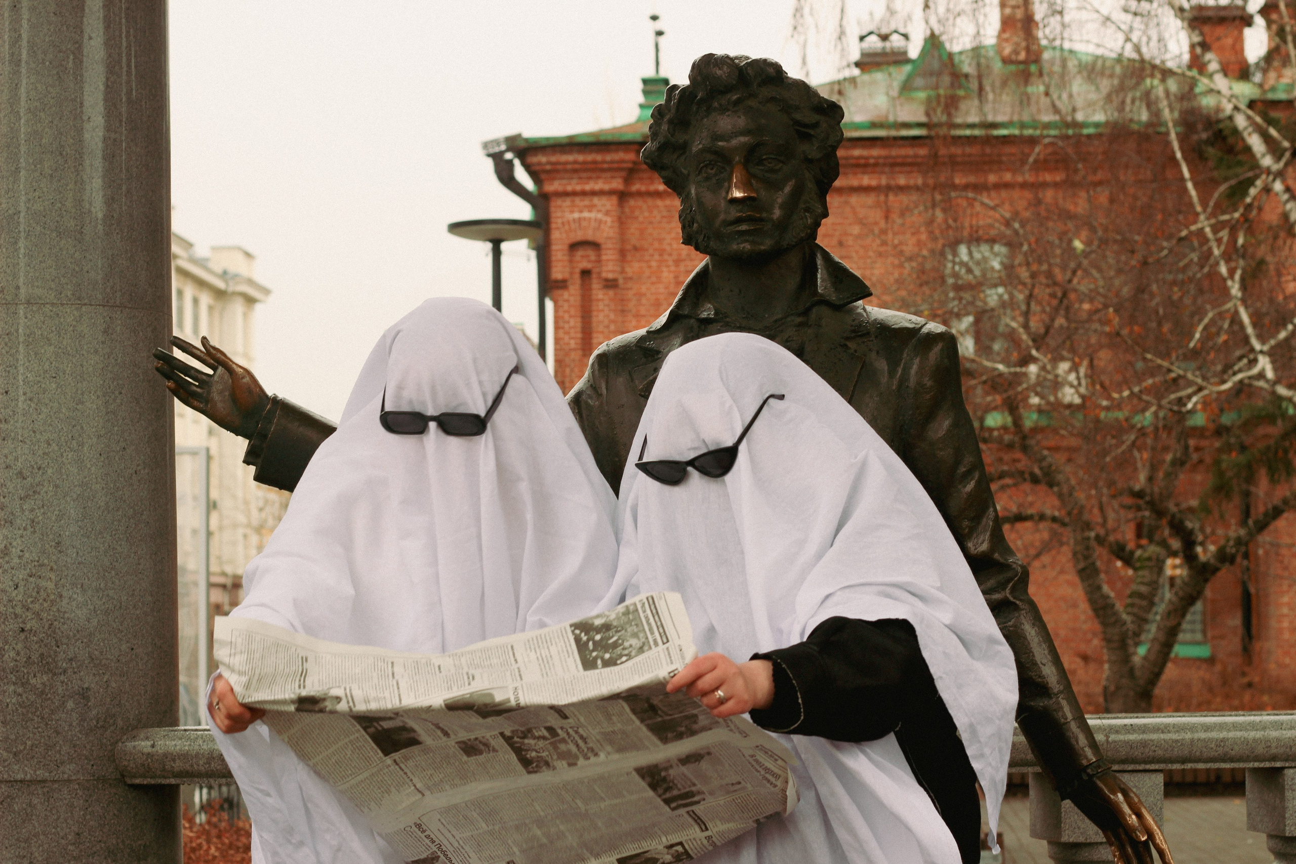 Милые привидения Алёна и Альбина. Фотограф Красноярск