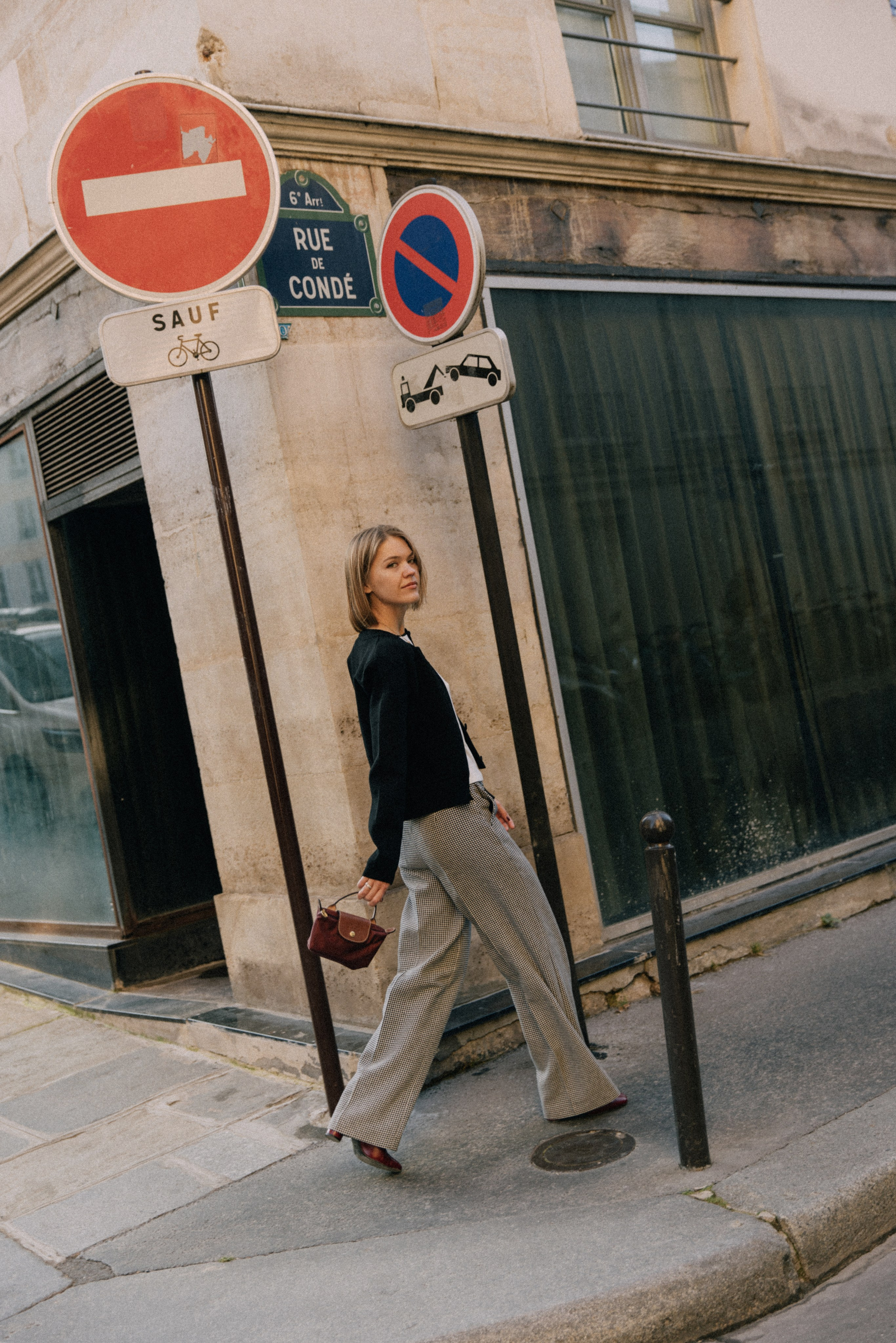 September sun. Photographer in Paris