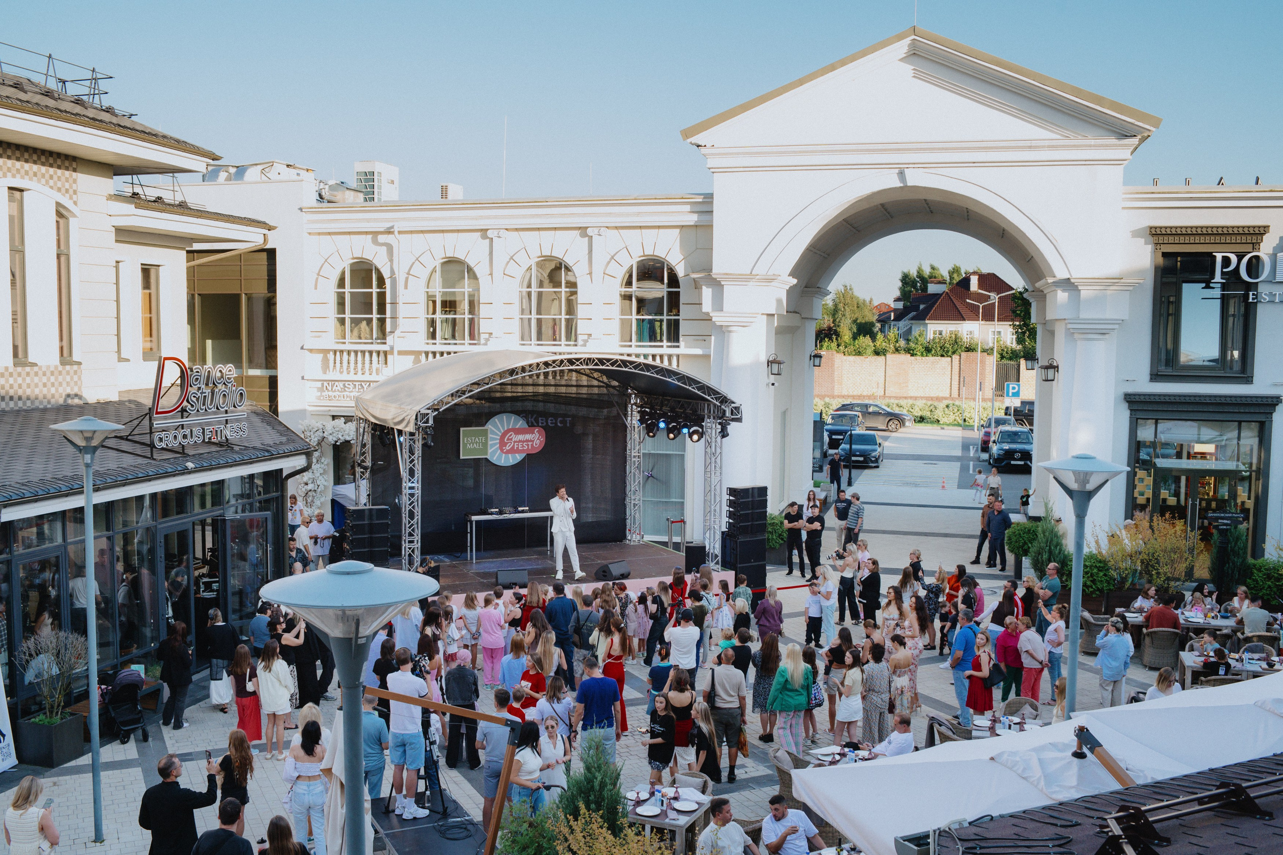 EstateMall SUMMER FEST. Бэкстейдж и репортажный фотограф в Москве Артем Онацко