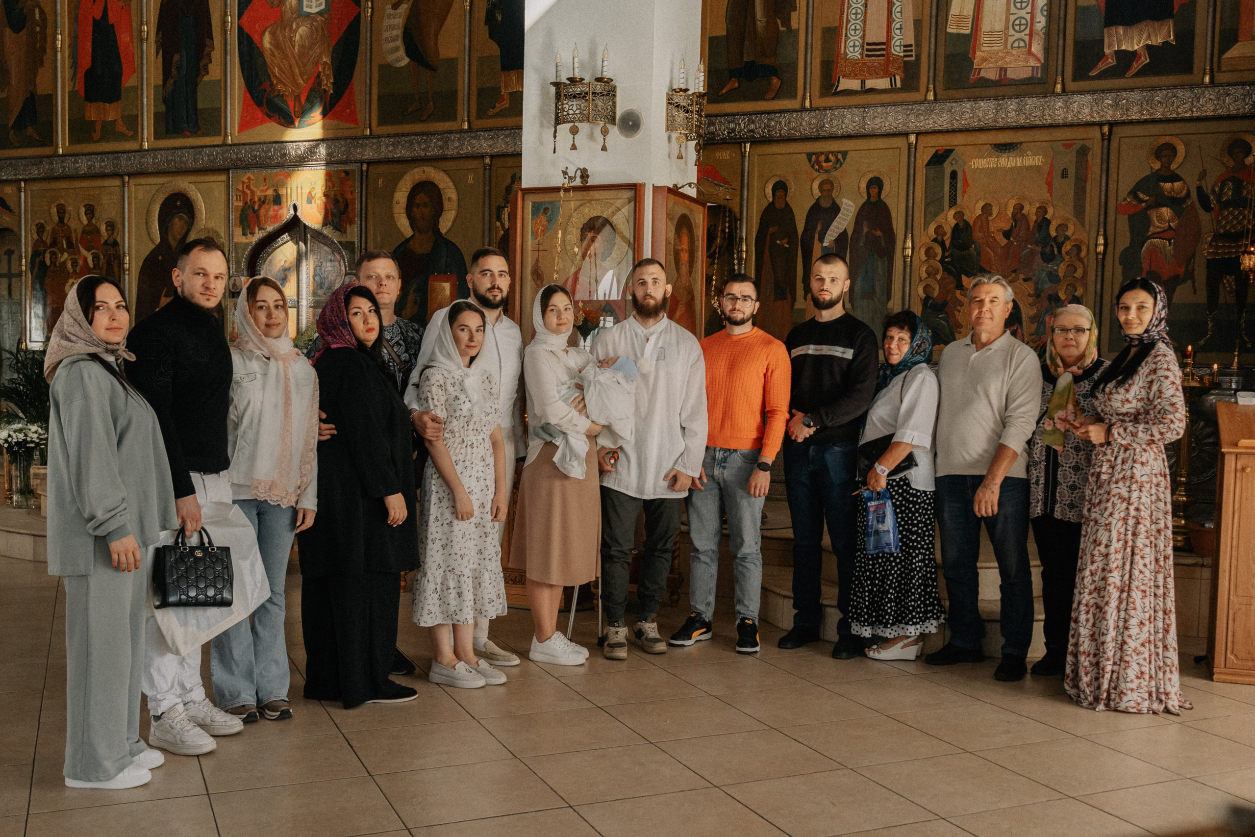Фотосессия крещения, фотограф таинства крещения Москва, ребенок с мамо. Фотограф Ольга Рубцова в Москве и Московской области